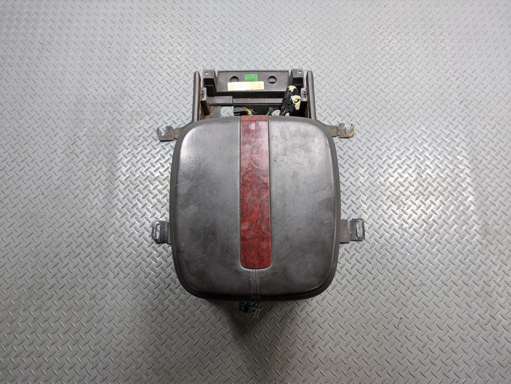 2010 - 2014 OEM CADILLAC ESCALADE ESV CENTER CONSOLE ARMREST STORAGE COMPARTMENT