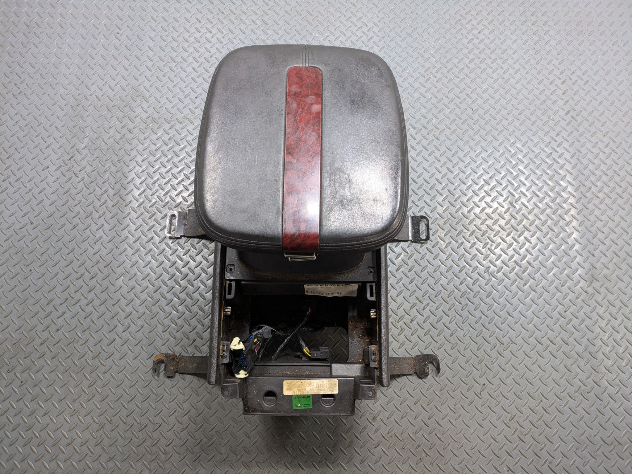 2010 - 2014 OEM CADILLAC ESCALADE ESV CENTER CONSOLE ARMREST STORAGE COMPARTMENT