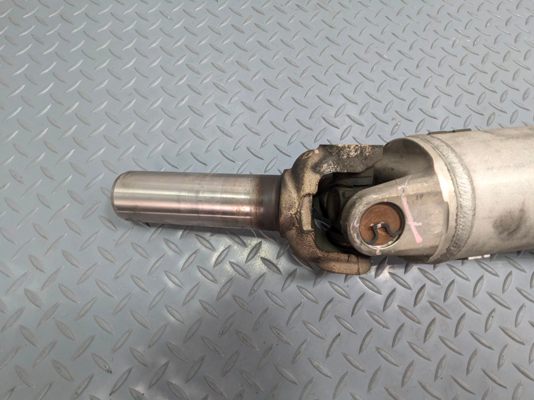 2010 - 2014 OEM CADILLAC ESCALADE ESV REAR DRIVE SHAFT CARDAN PROPELLER ASSEMBLY