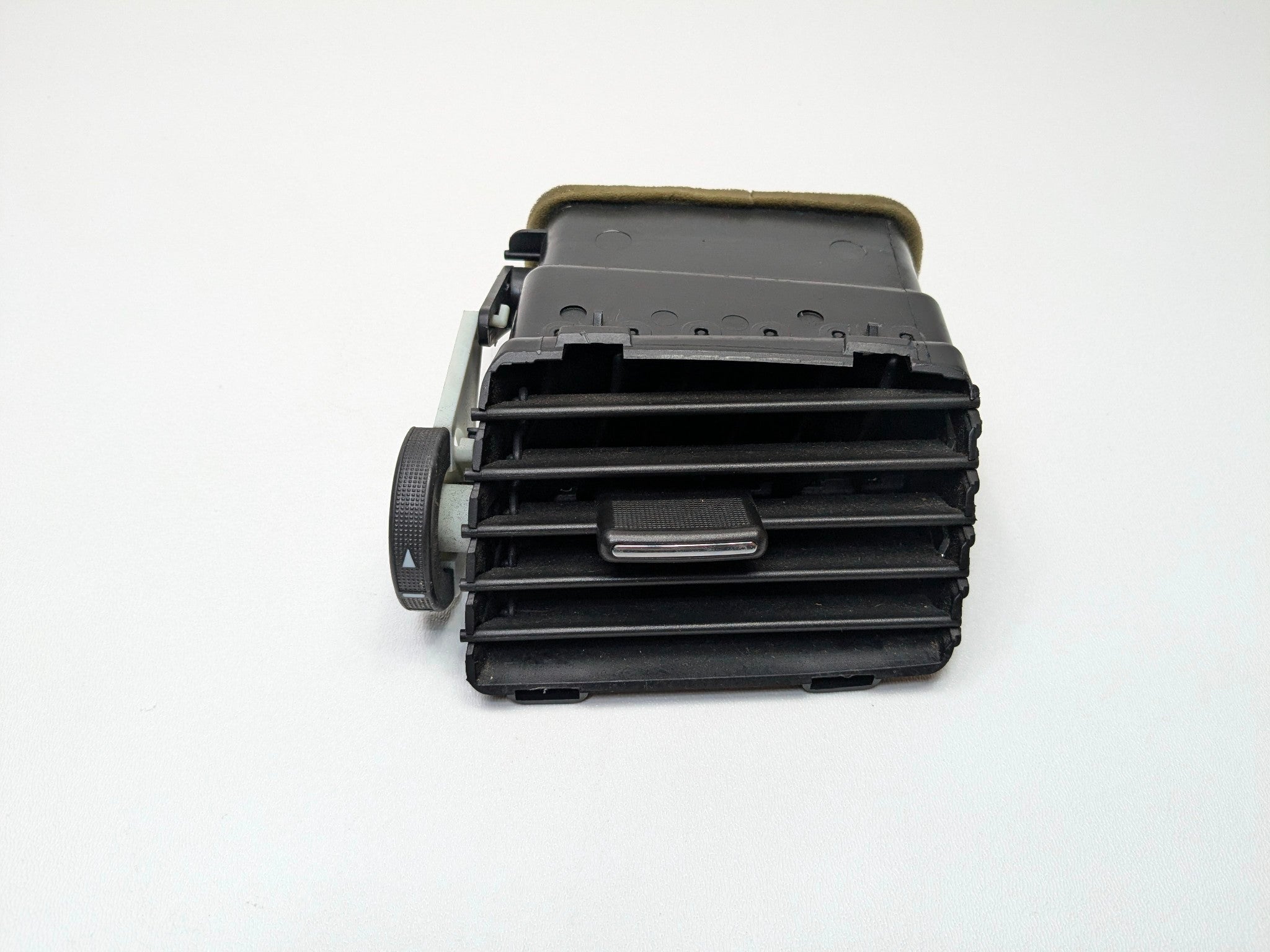 2010 - 2014 OEM CADILLAC ESCALADE ESV FRONT RIGHT SIDE DASH AC HEATER AIR VENT