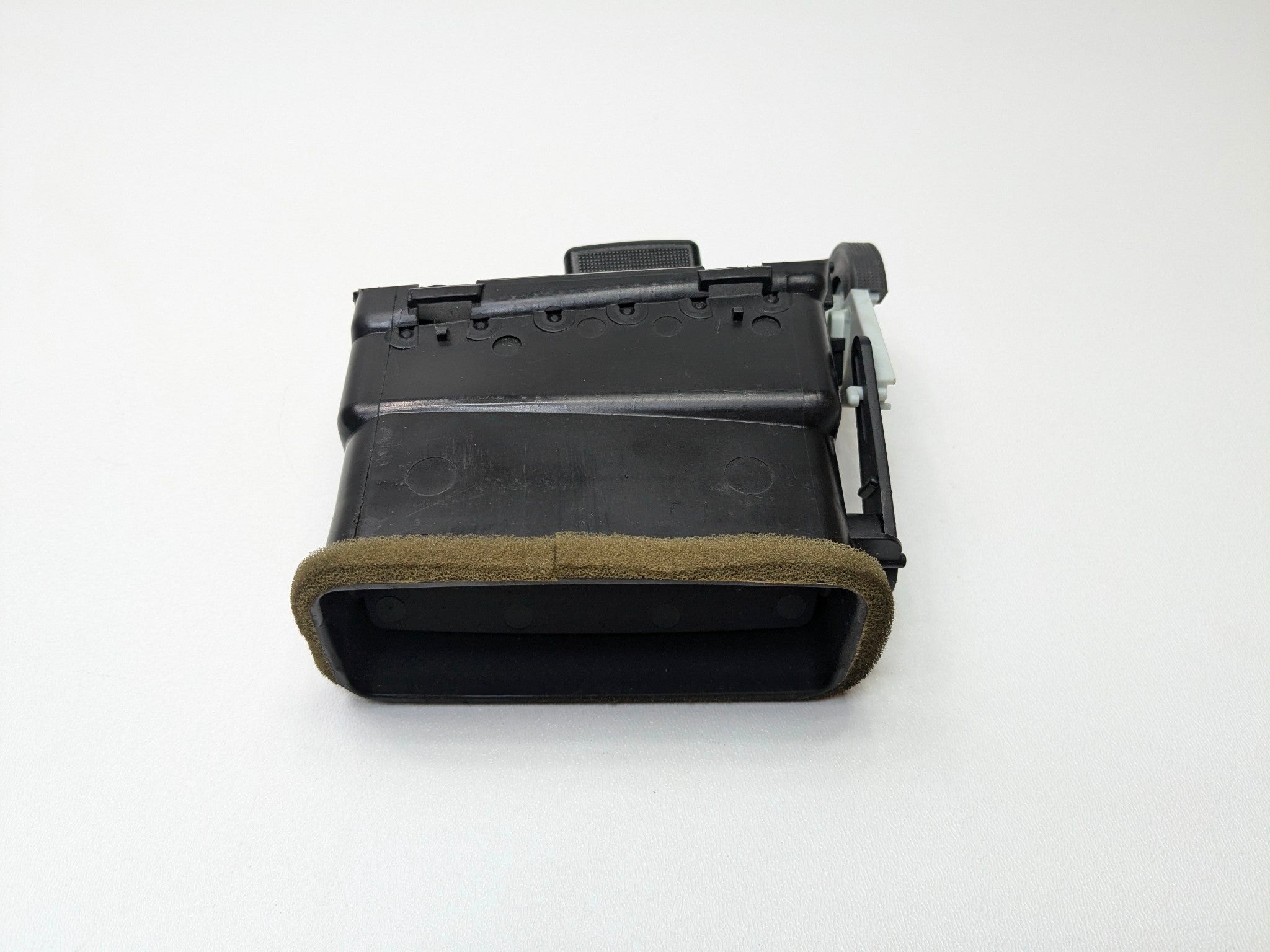 2010 - 2014 OEM CADILLAC ESCALADE ESV FRONT RIGHT SIDE DASH AC HEATER AIR VENT