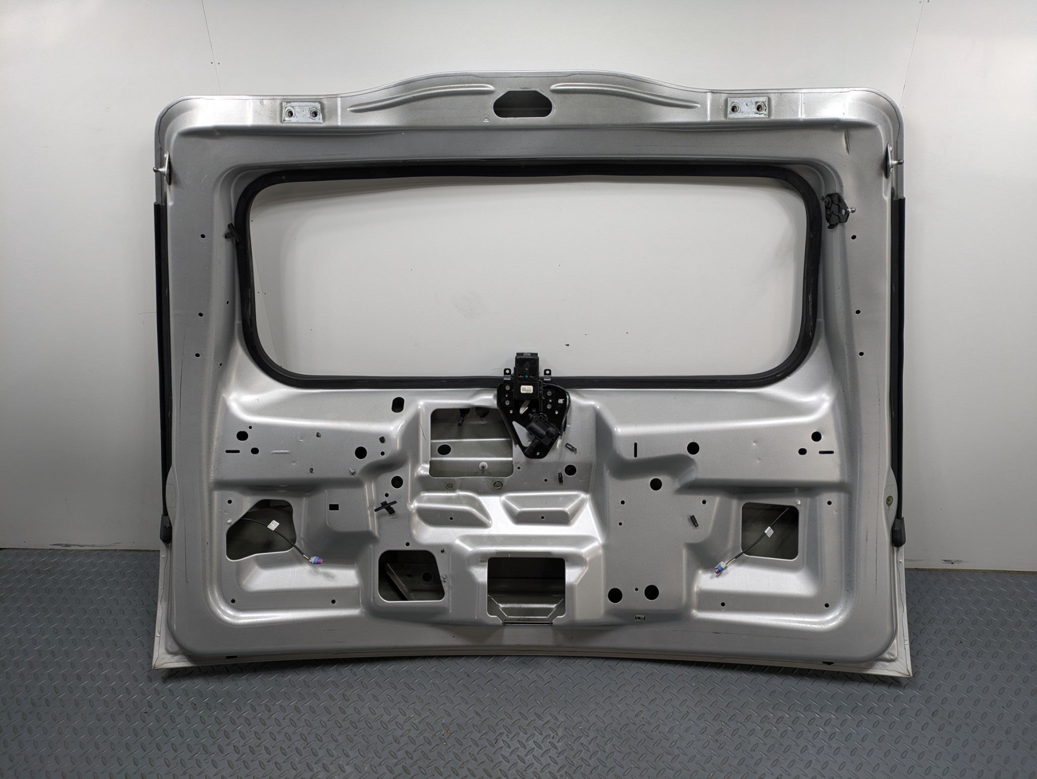 2010 - 2014 OEM CADILLAC ESCALADE ESV REAR TRUNK TAILGATE HATCH SHELL PANEL