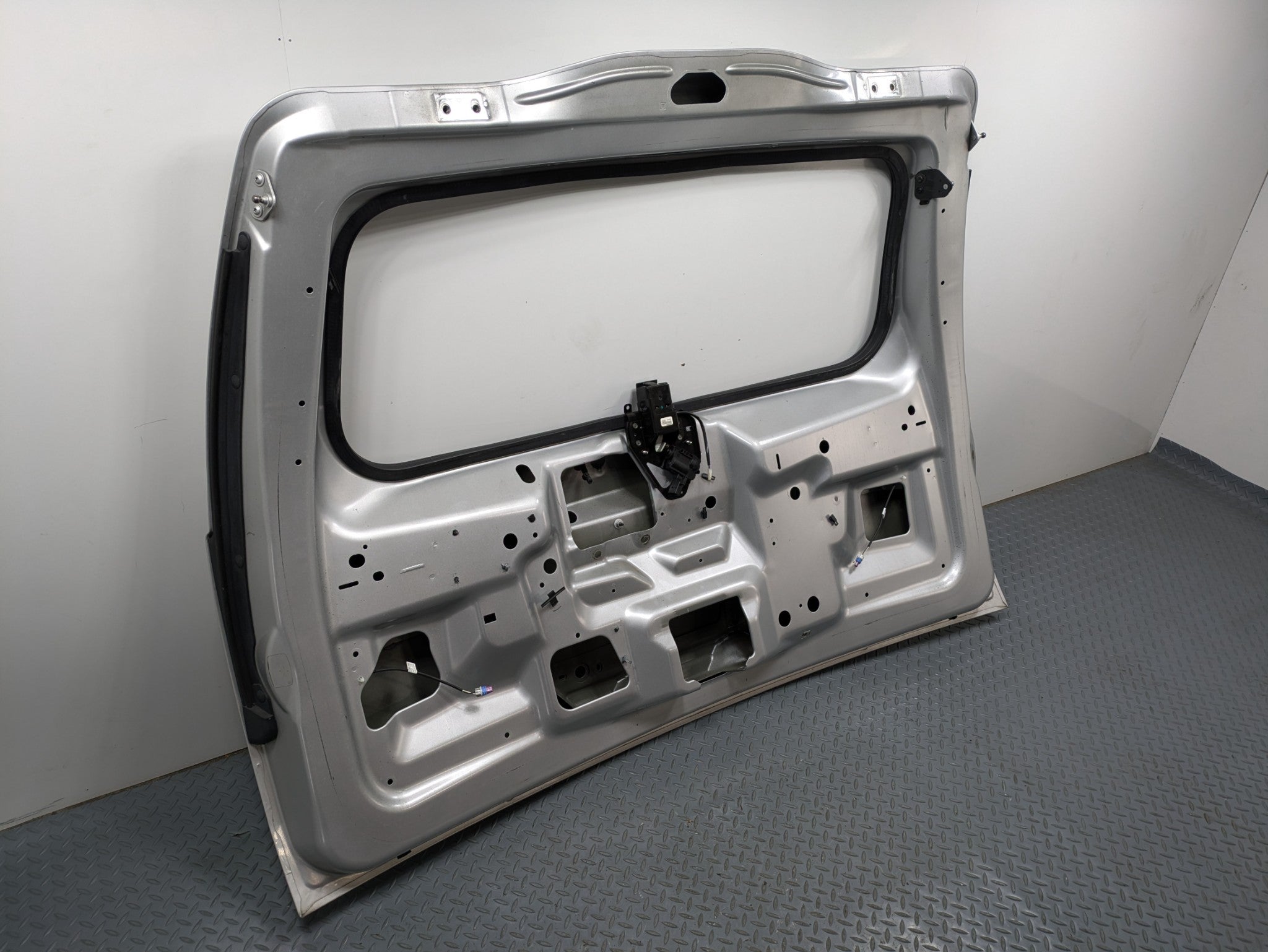 2010 - 2014 OEM CADILLAC ESCALADE ESV REAR TRUNK TAILGATE HATCH SHELL PANEL