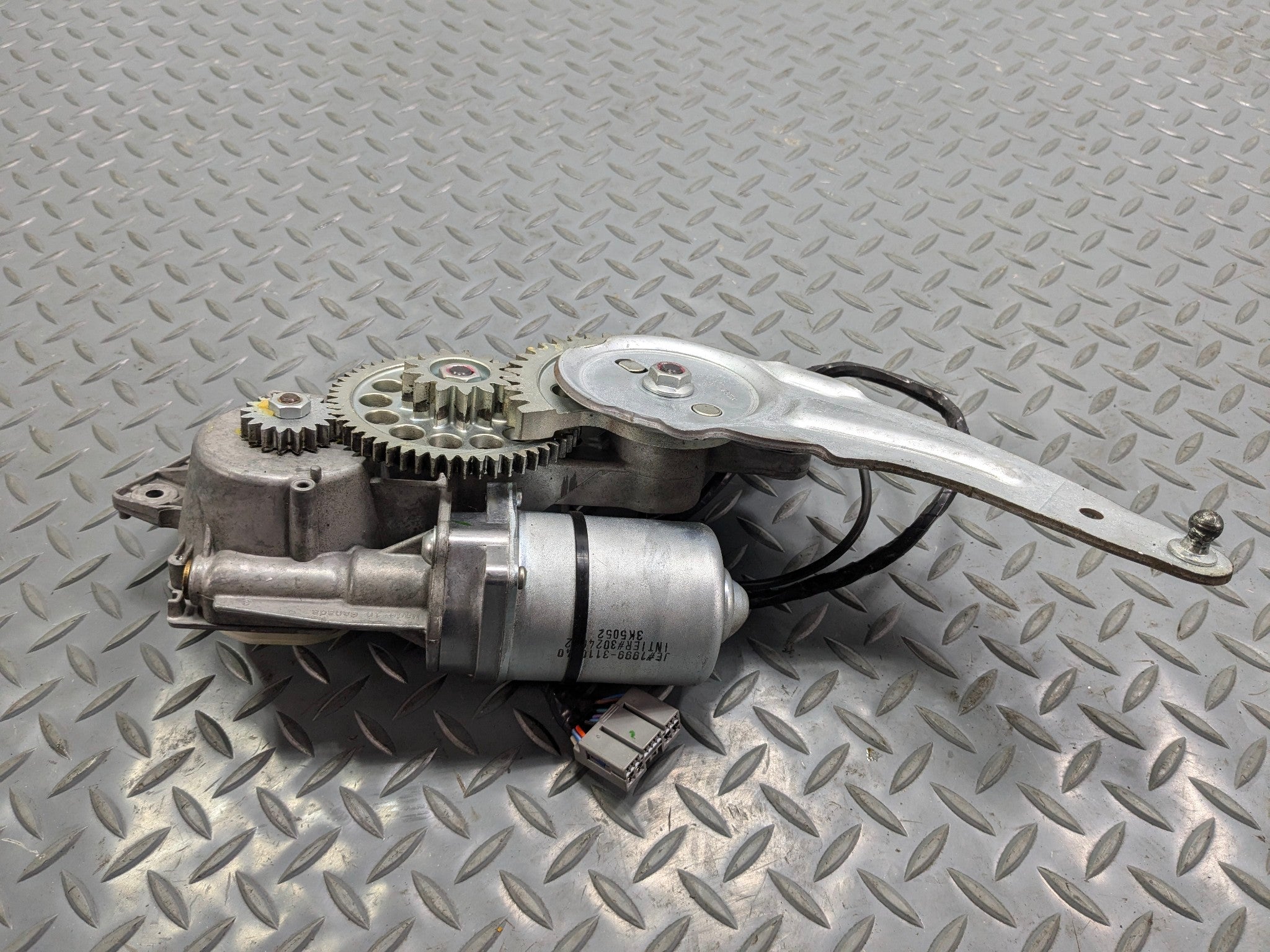 2010 - 2014 OEM CADILLAC ESCALADE ESV REAR LIFTGATE TAILGATE LIFT MOTOR ACTUATOR