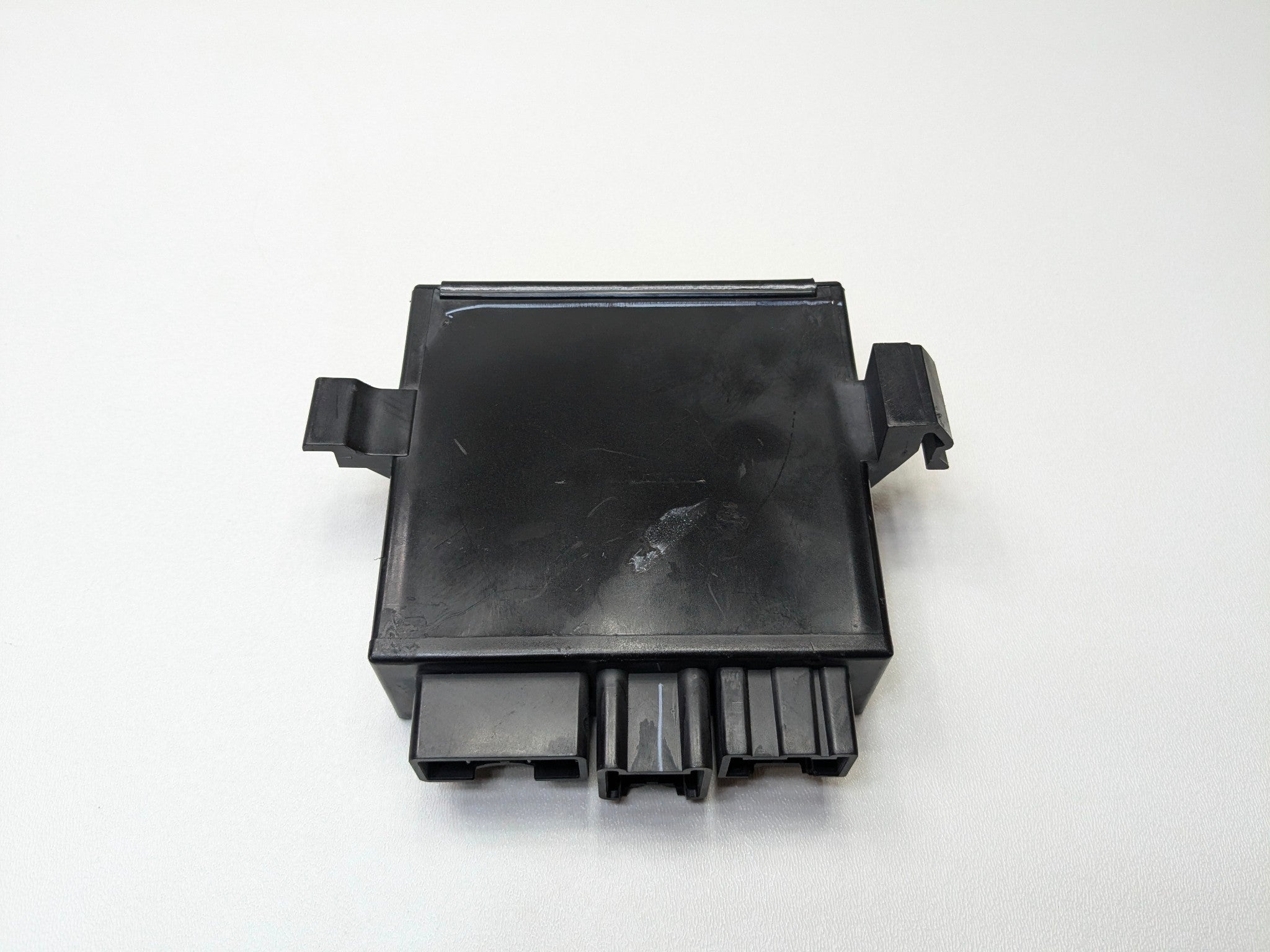 2010 - 2014 OEM CADILLAC ESCALADE ESV POWER LIFTGATE CONTROL MODULE UNIT