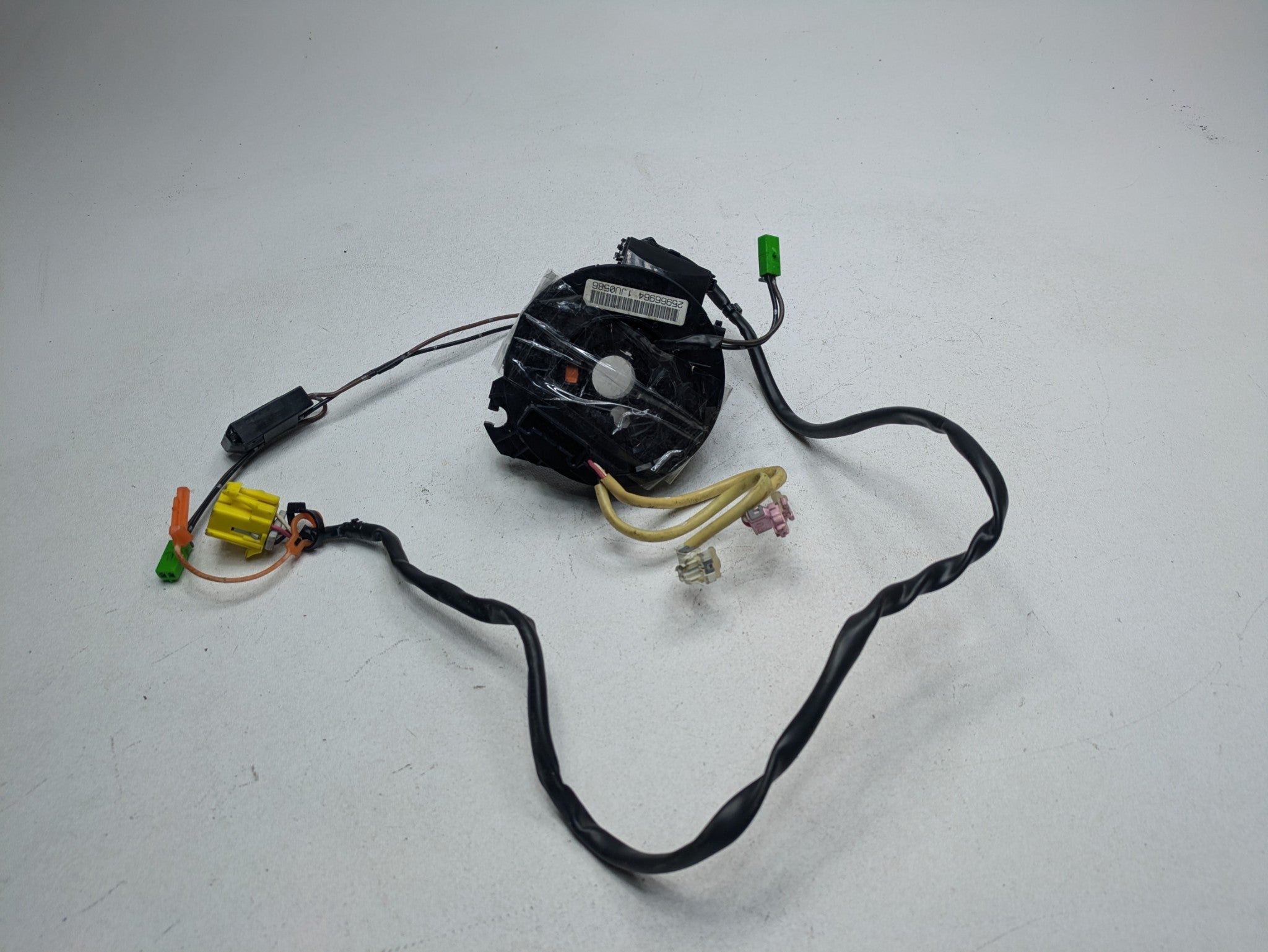 2010 - 2014 OEM CADILLAC ESCALADE ESV STEERING WHEEL RESTRAINT CLOCK SPRING