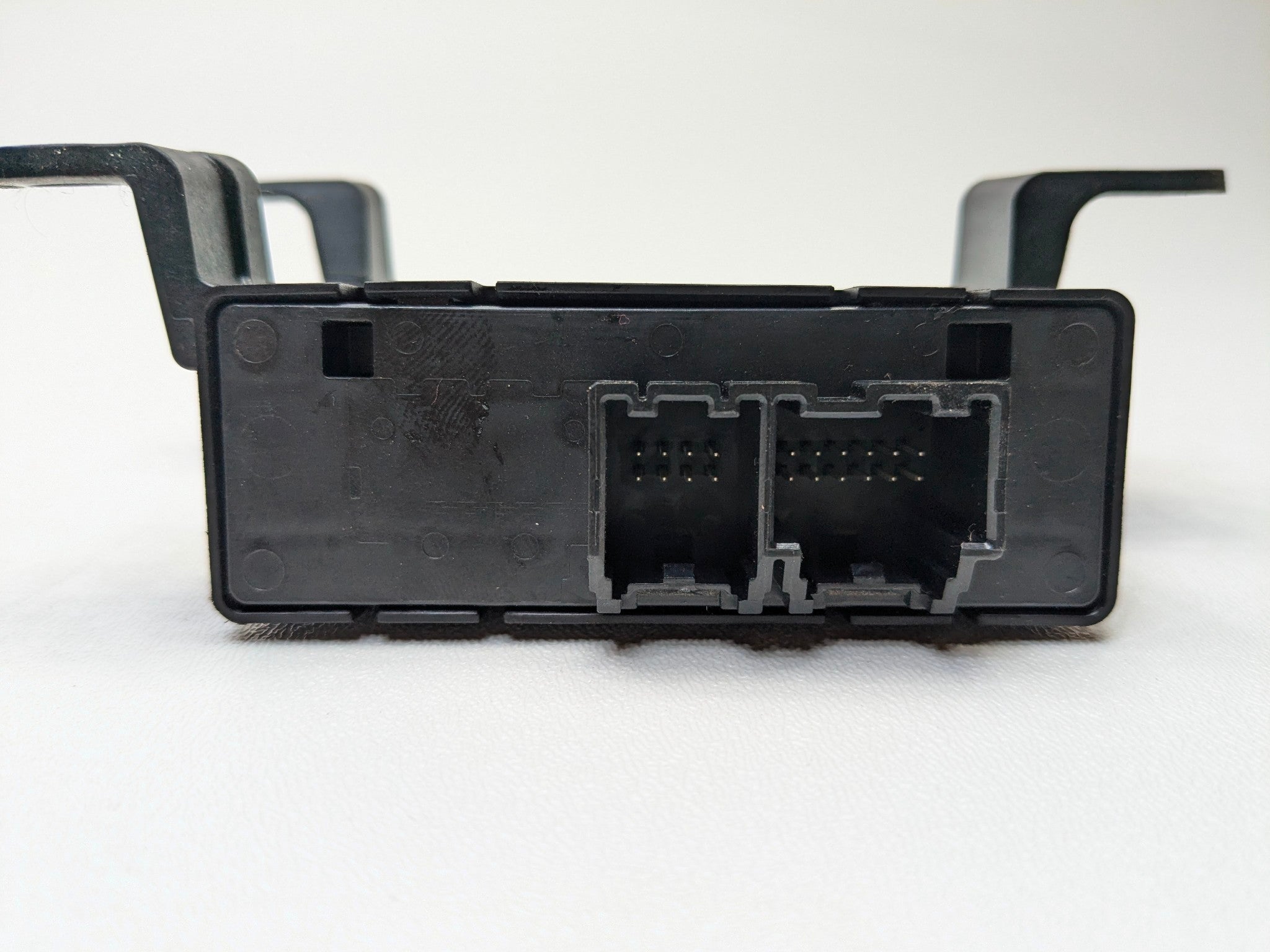 2010 - 2014 OEM CADILLAC ESCALADE ESV REAR DRIVER PARK ASSIST CONTROL MODULE