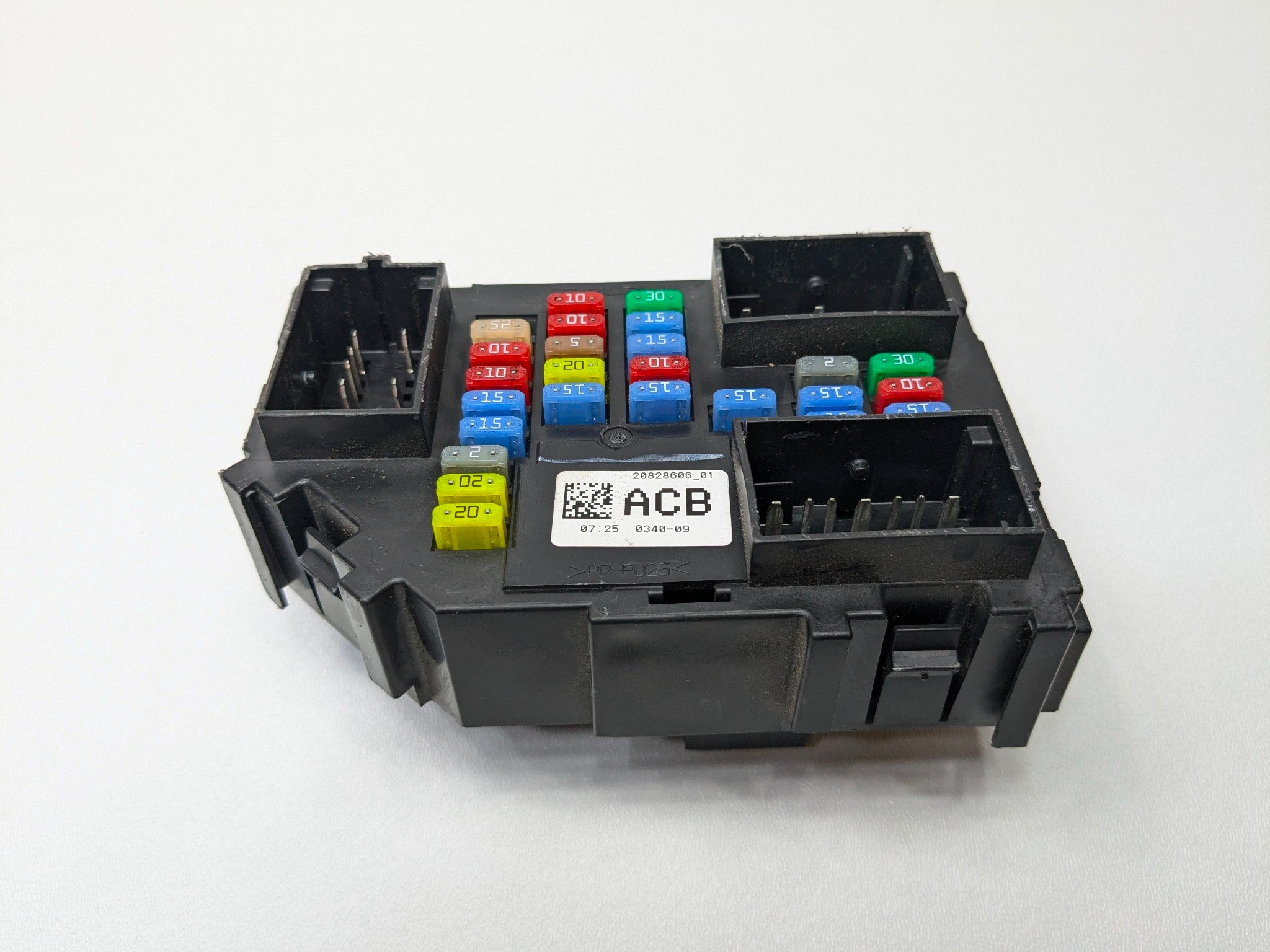 2010 - 2014 OEM CADILLAC ESCALADE ESV INTERIOR CABIN TERMINAL FUSE RELAY BOX