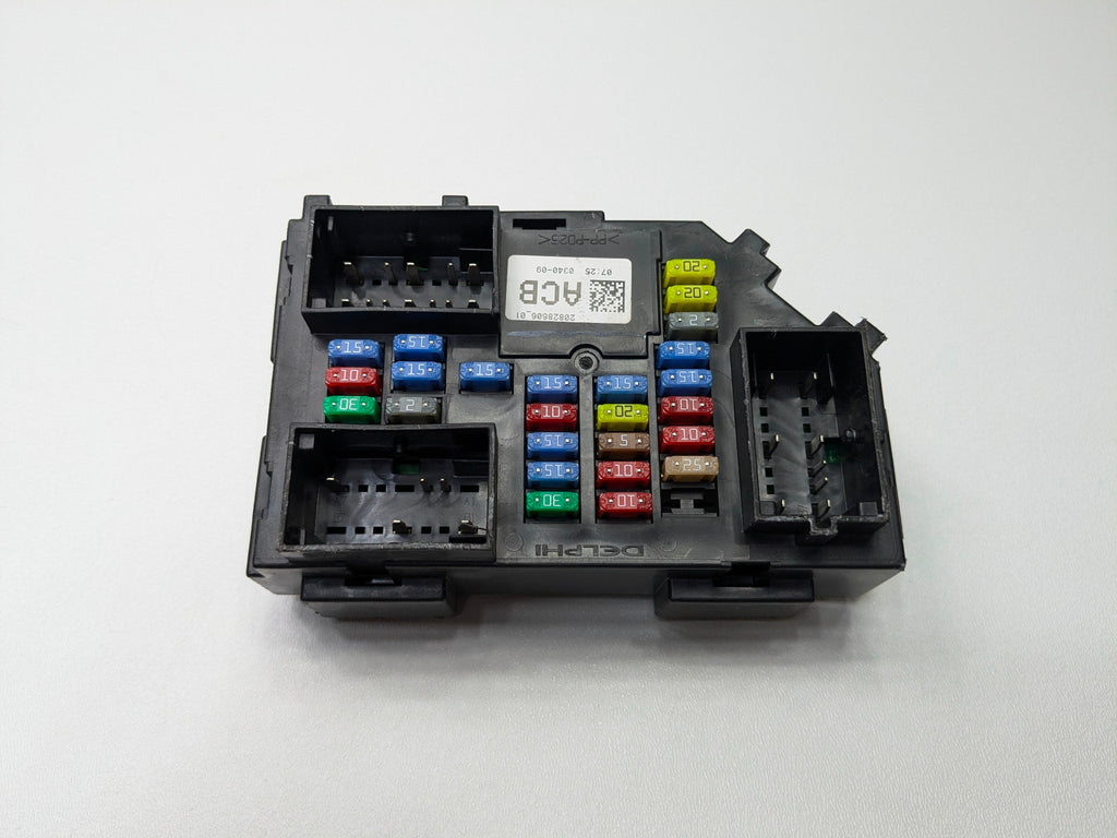 2010 - 2014 OEM CADILLAC ESCALADE ESV INTERIOR CABIN TERMINAL FUSE RELAY BOX