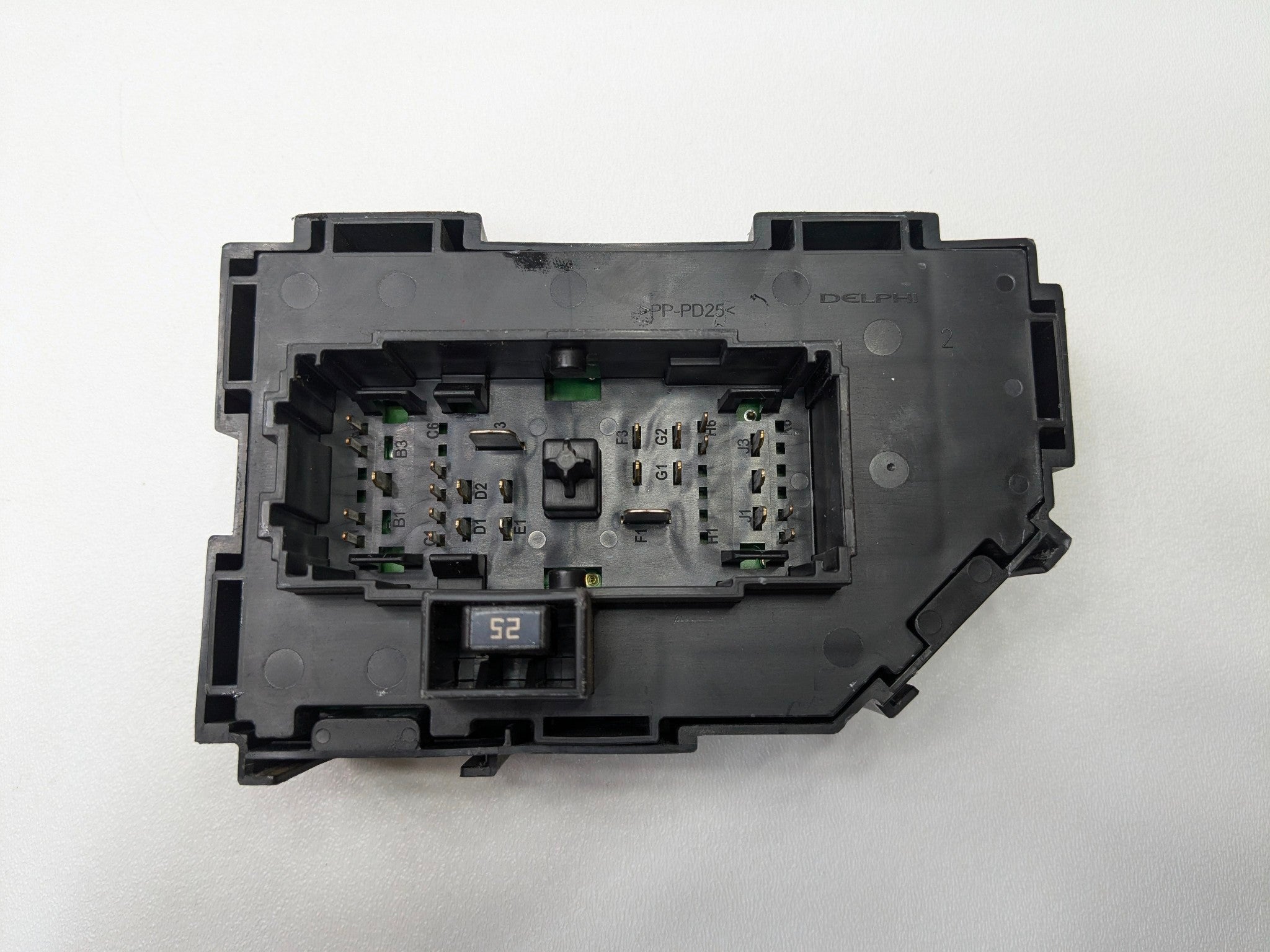 2010 - 2014 OEM CADILLAC ESCALADE ESV INTERIOR CABIN TERMINAL FUSE RELAY BOX