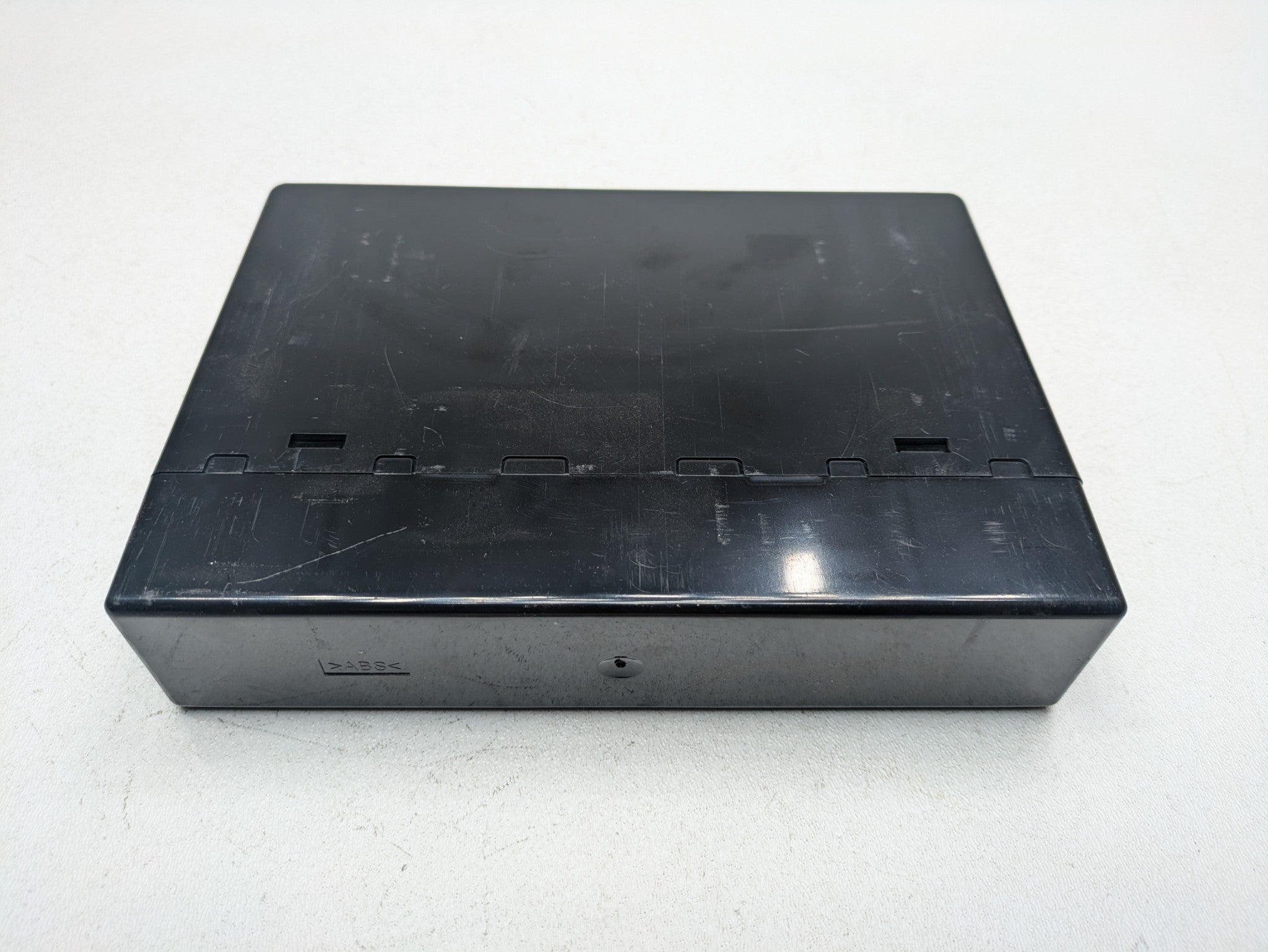 2010 - 2014 OEM CADILLAC ESCALADE ESV BODY CONTROL MODULE UNIT
