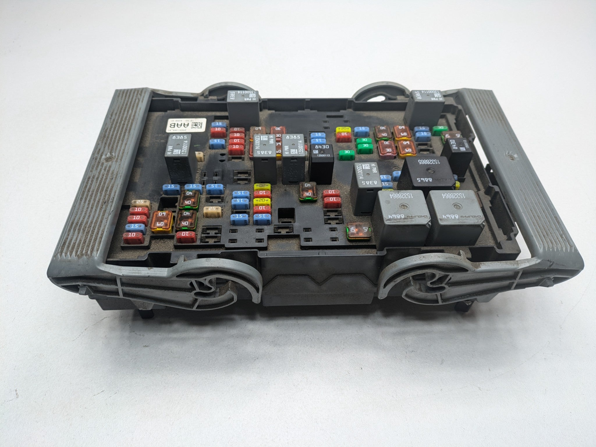 2010 - 2014 OEM CADILLAC ESCALADE ESV ENGINE POWER DISTRIBUTION FUSE BOX