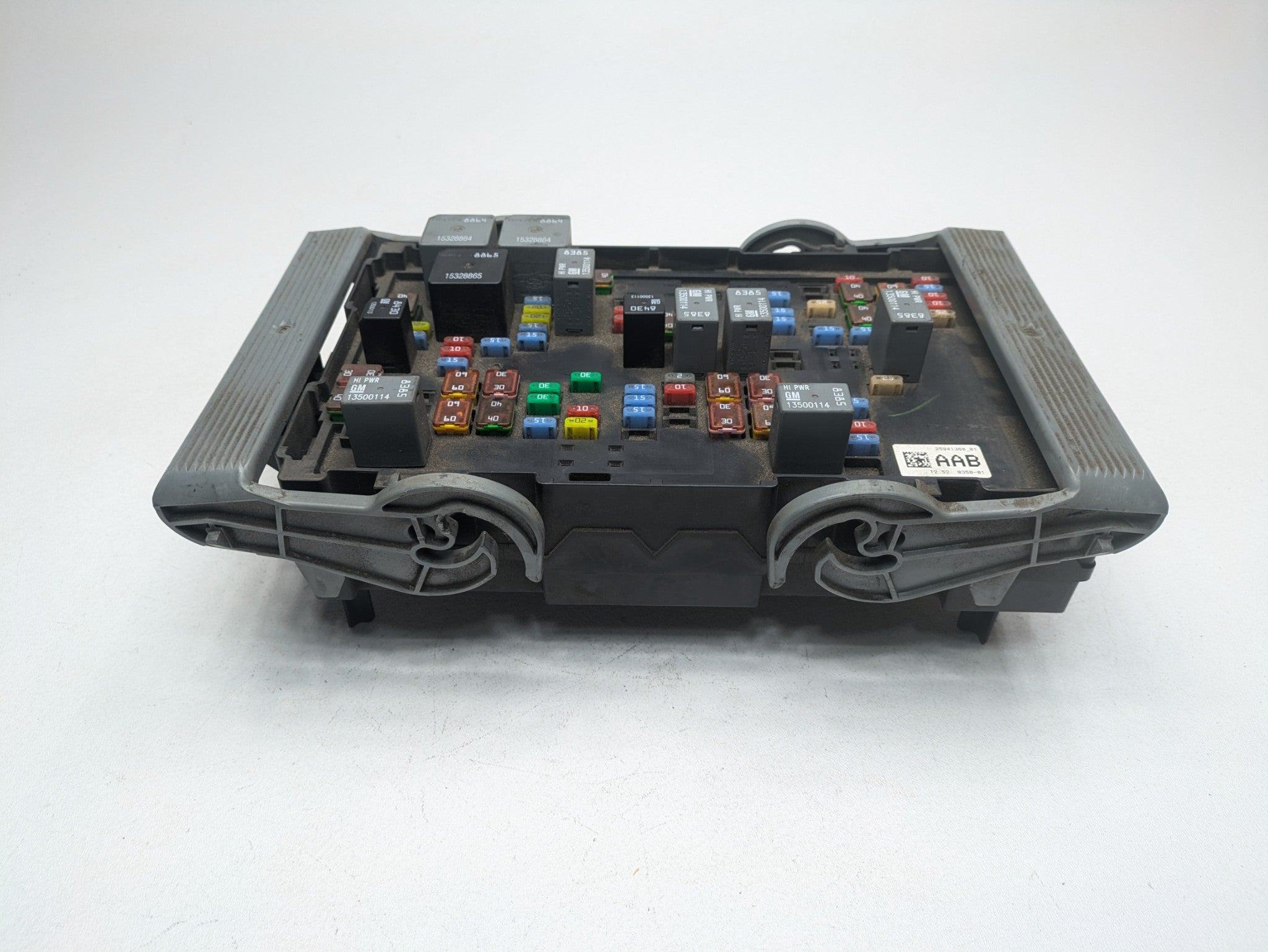 2010 - 2014 OEM CADILLAC ESCALADE ESV ENGINE POWER DISTRIBUTION FUSE BOX