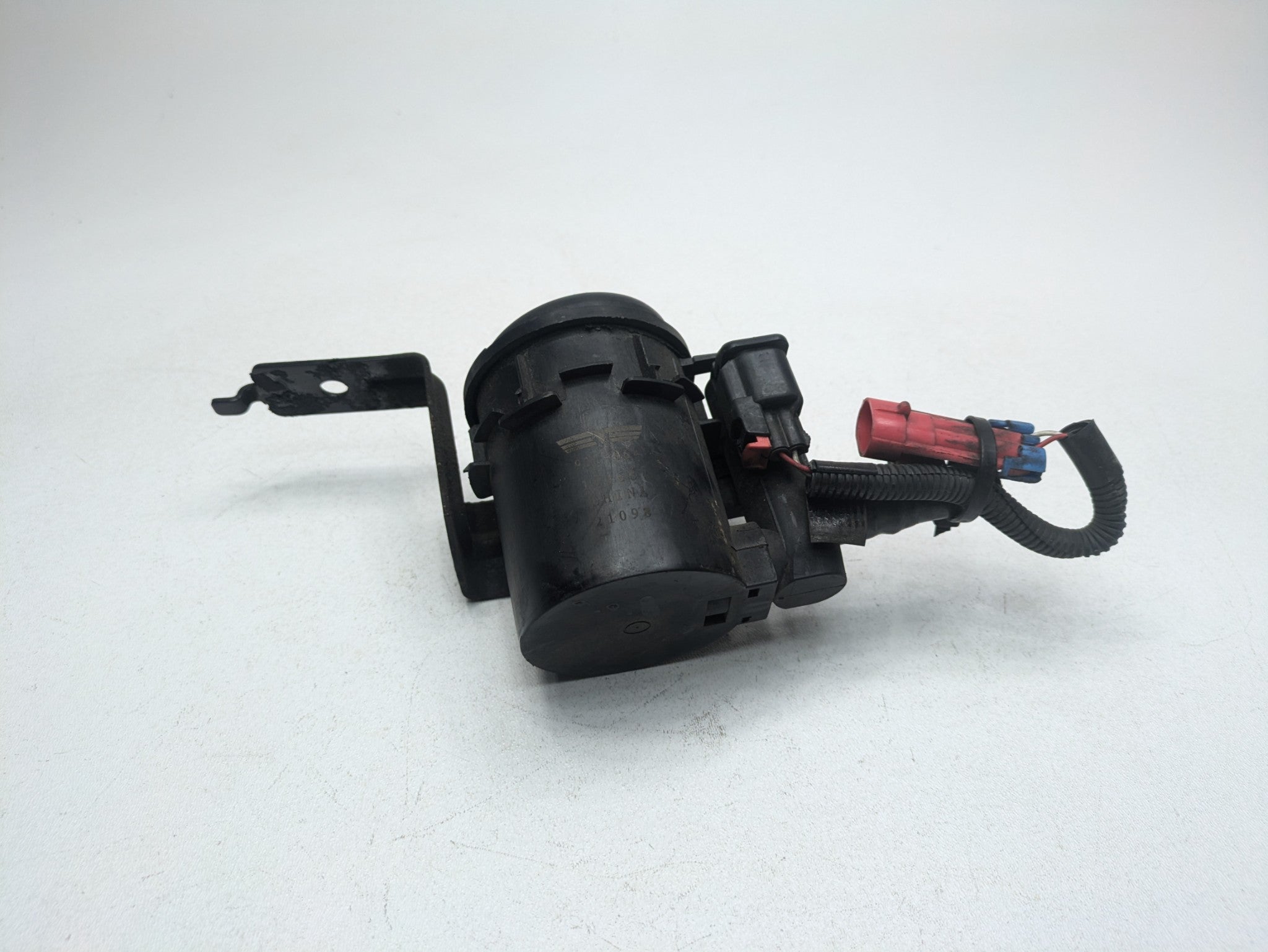 2010 - 2014 OEM CADILLAC ESCALADE ESV EVAPORATIVE EMISSIONS CANISTER VENT VALVE