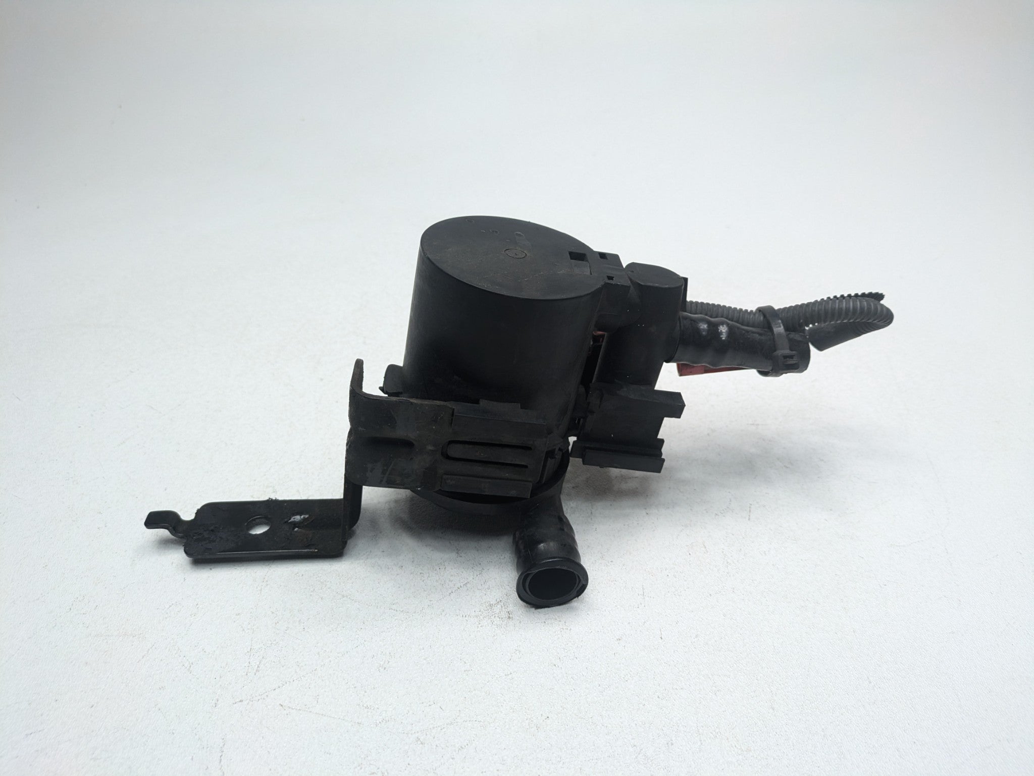 2010 - 2014 OEM CADILLAC ESCALADE ESV EVAPORATIVE EMISSIONS CANISTER VENT VALVE