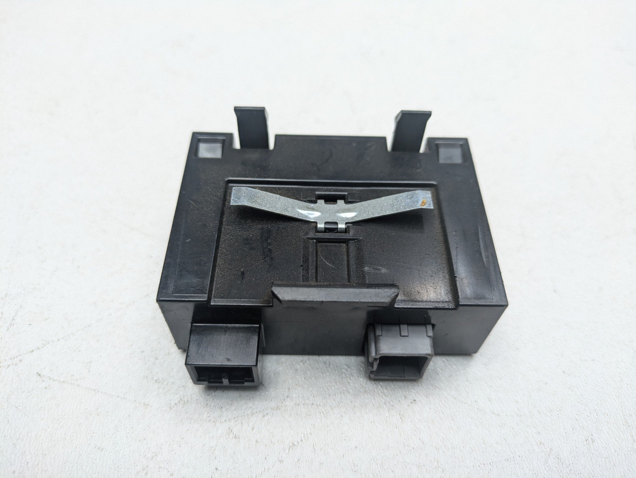 2010 - 2014 OEM CADILLAC ESCALADE ESV ANTI-THEFT KEYLESS ENTRY RECEIVER MODULE