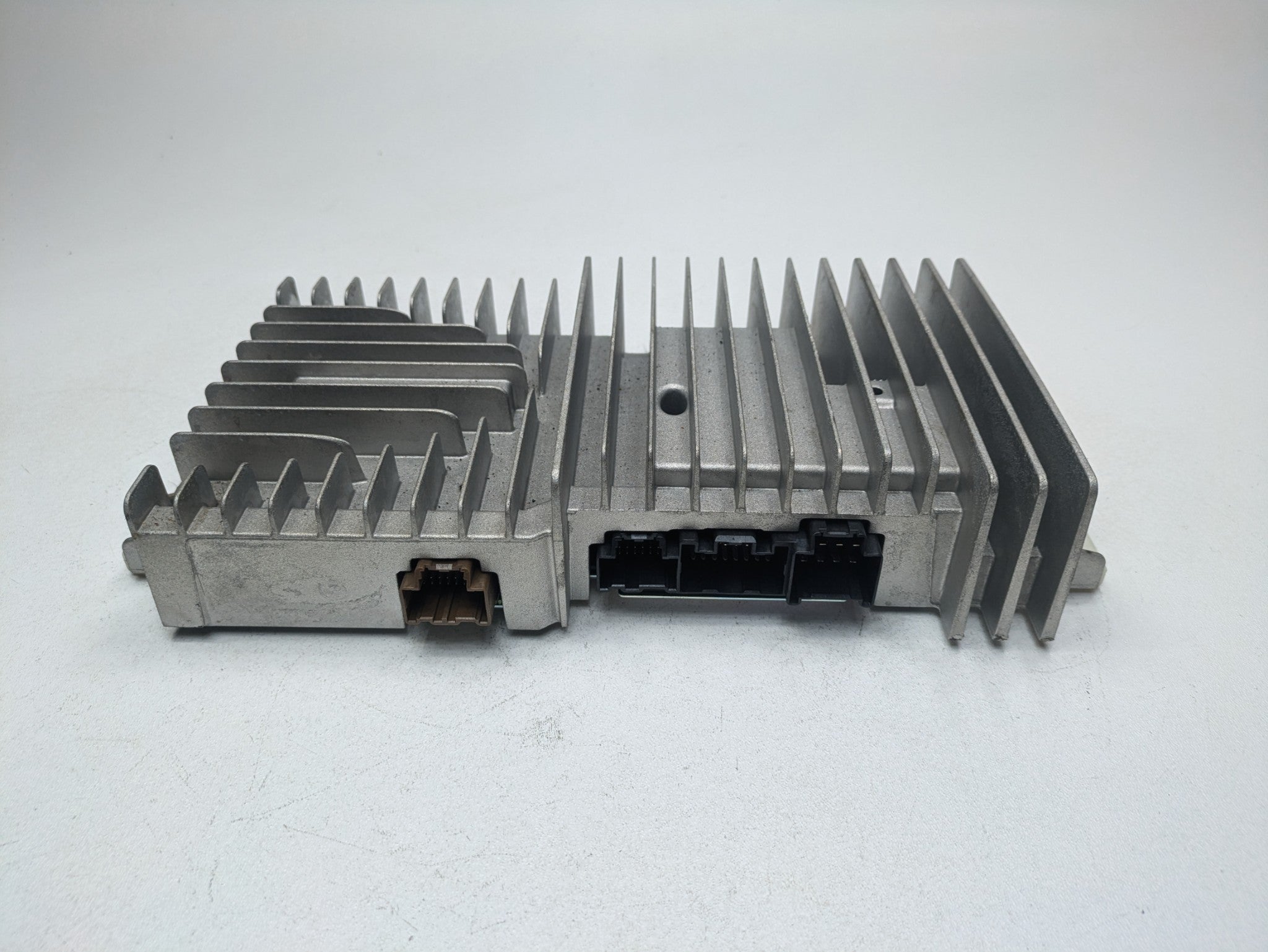 2010 - 2014 OEM CADILLAC ESCALADE ESV RADIO STEREO SYSTEM AMP AMPLIFIER BOSE