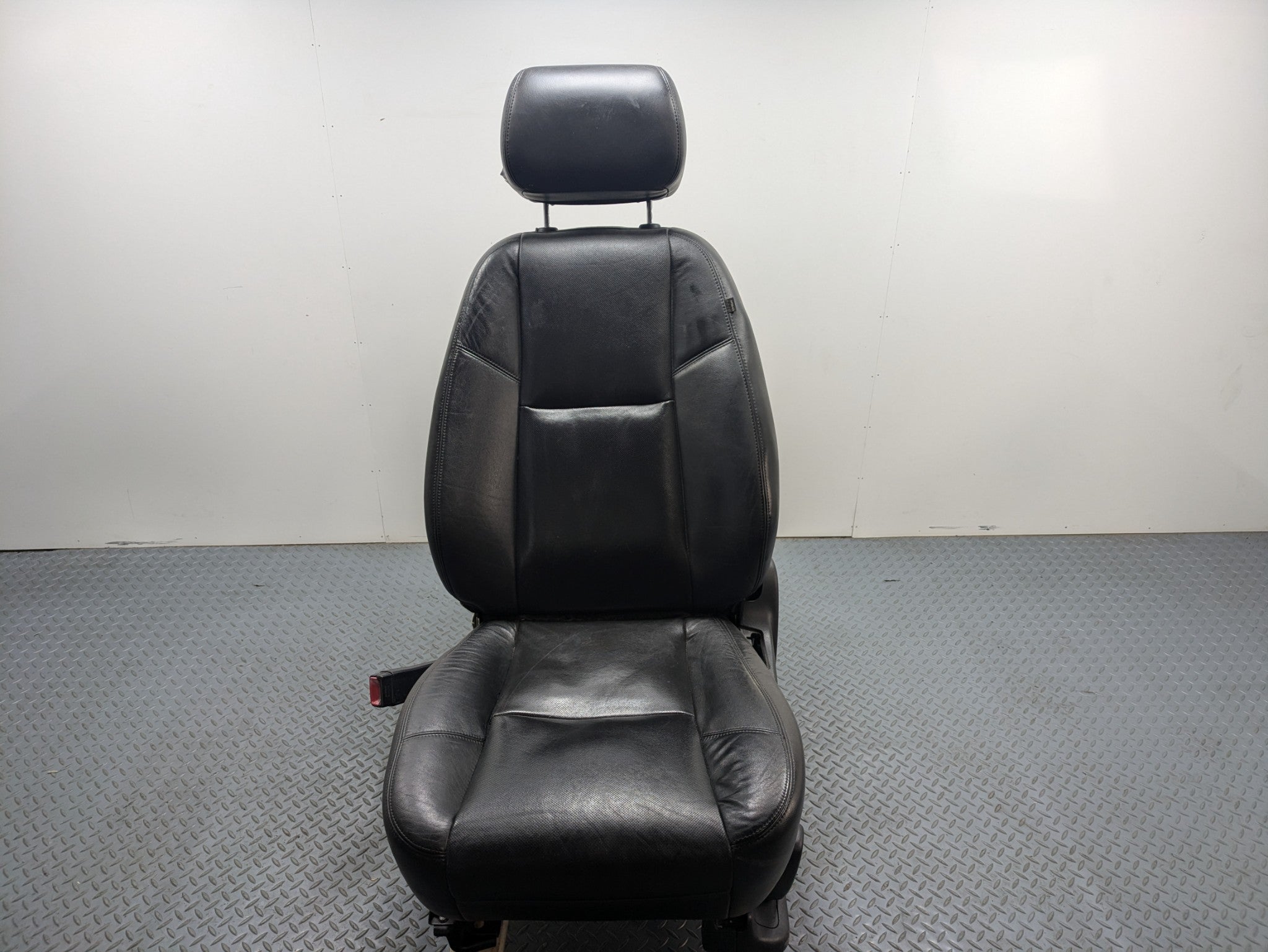 10 - 14 OEM CADILLAC ESCALADE ESV FRONT LEFT SIDE SEAT WITH HEADREST ASSEMBLY