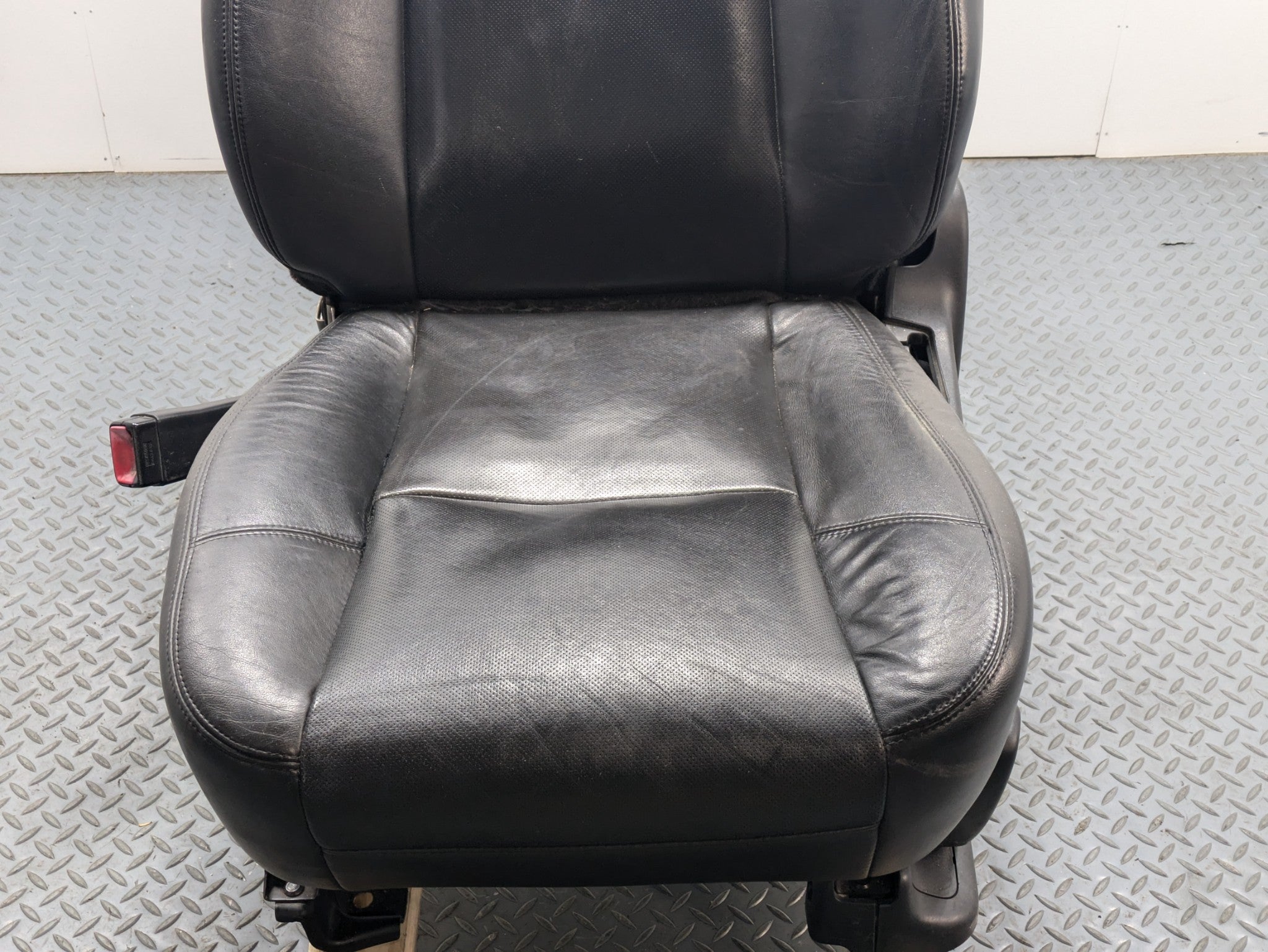 10 - 14 OEM CADILLAC ESCALADE ESV FRONT LEFT SIDE SEAT WITH HEADREST ASSEMBLY