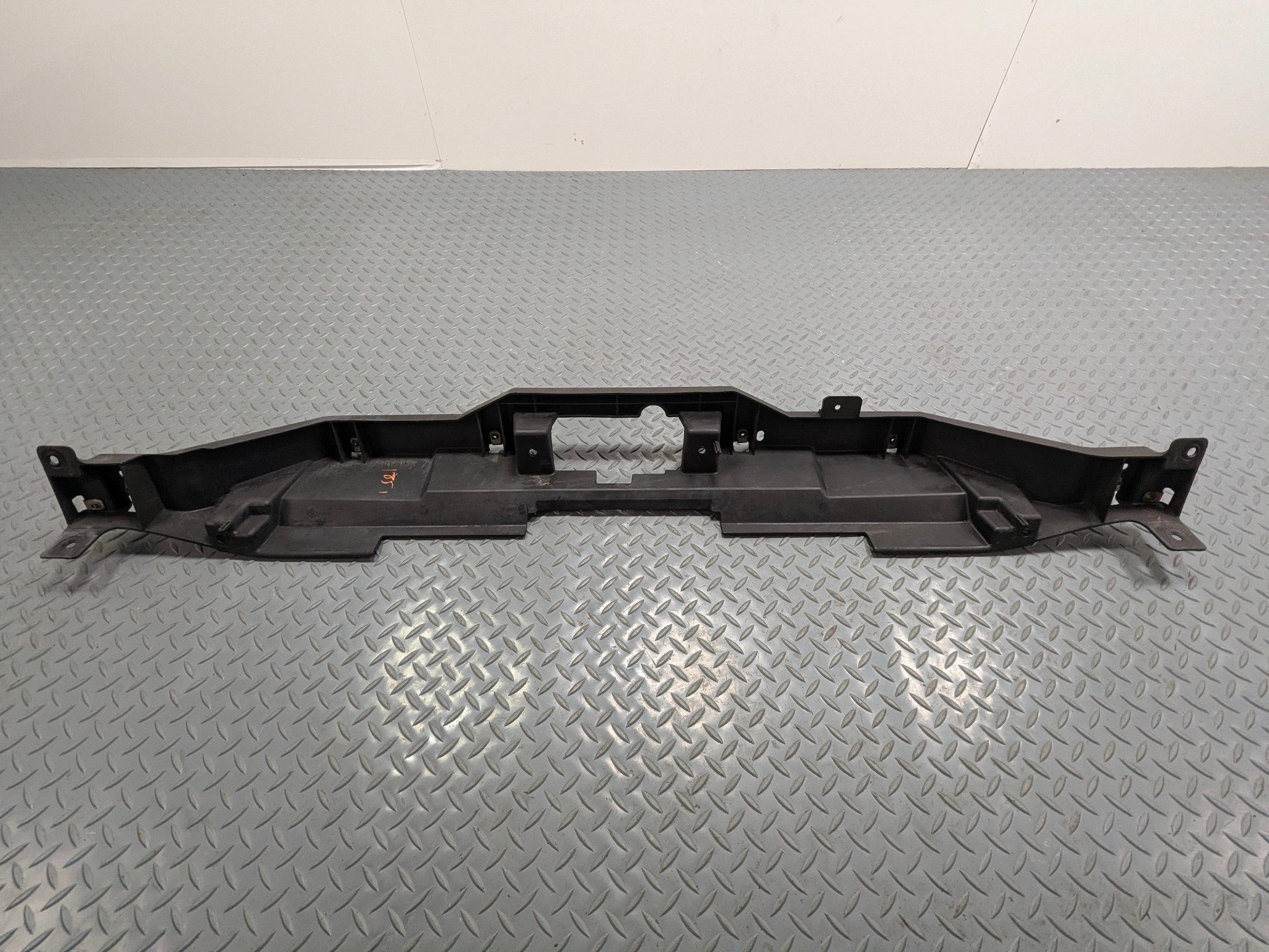 2010 - 2014 OEM CADILLAC ESCALADE ESV FRONT GRILLE UPPER BRACKET TRIM PANEL