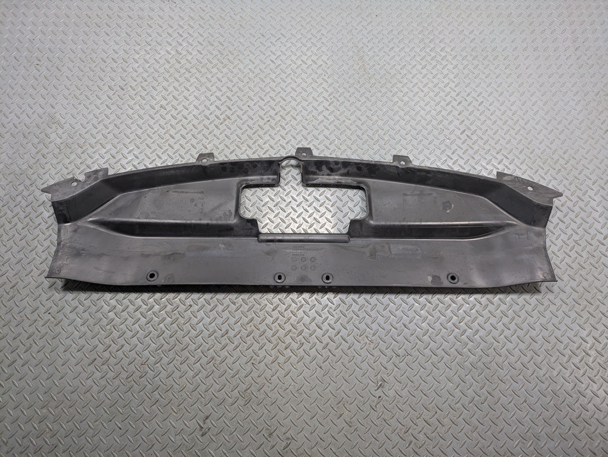 2010 - 2014 OEM CADILLAC ESCALADE ESV UPPER RADIATOR AIR BAFFLE PLASTIC COVER