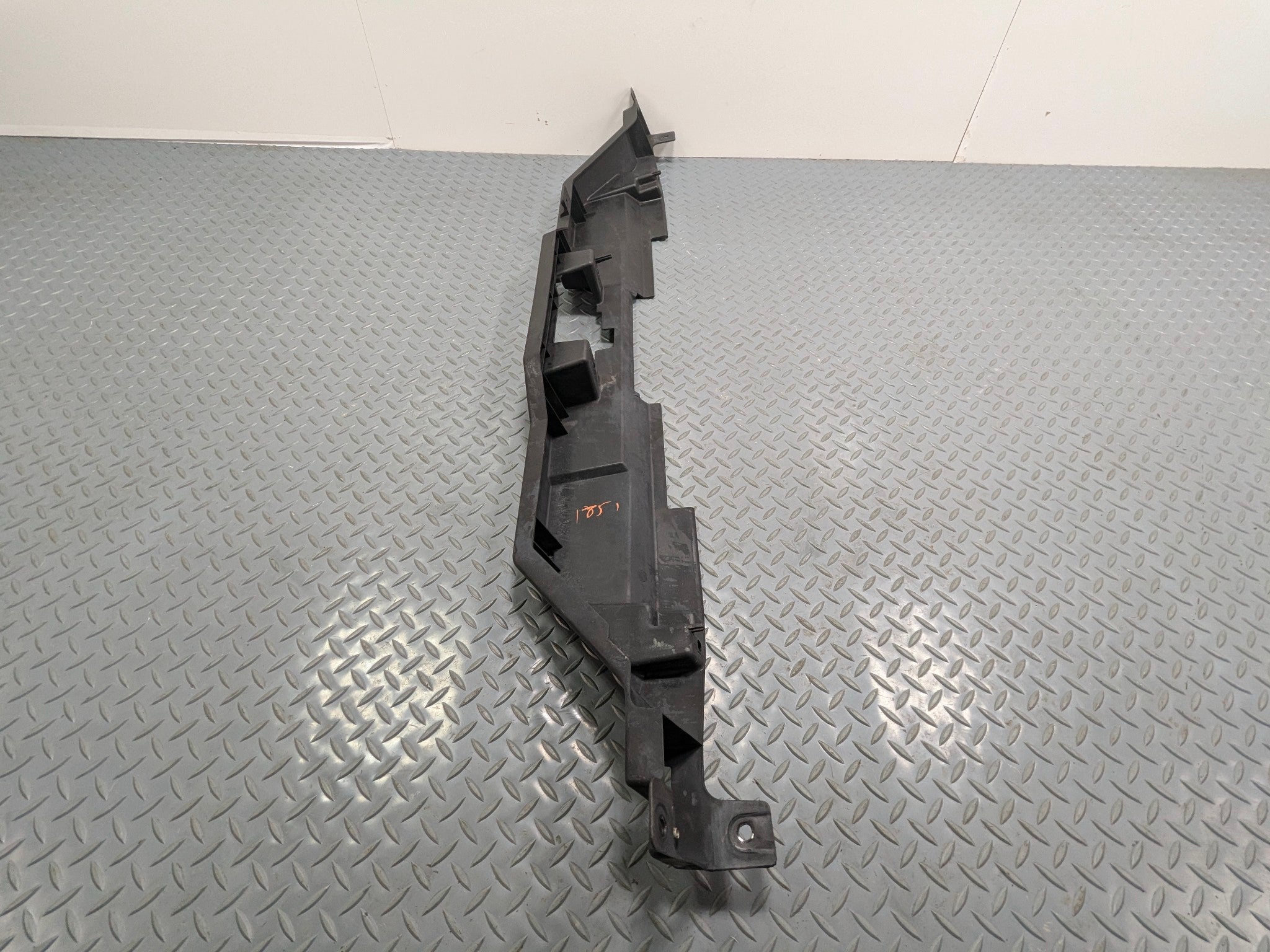 2010 - 2014 OEM CADILLAC ESCALADE ESV FRONT GRILLE UPPER BRACKET TRIM PANEL