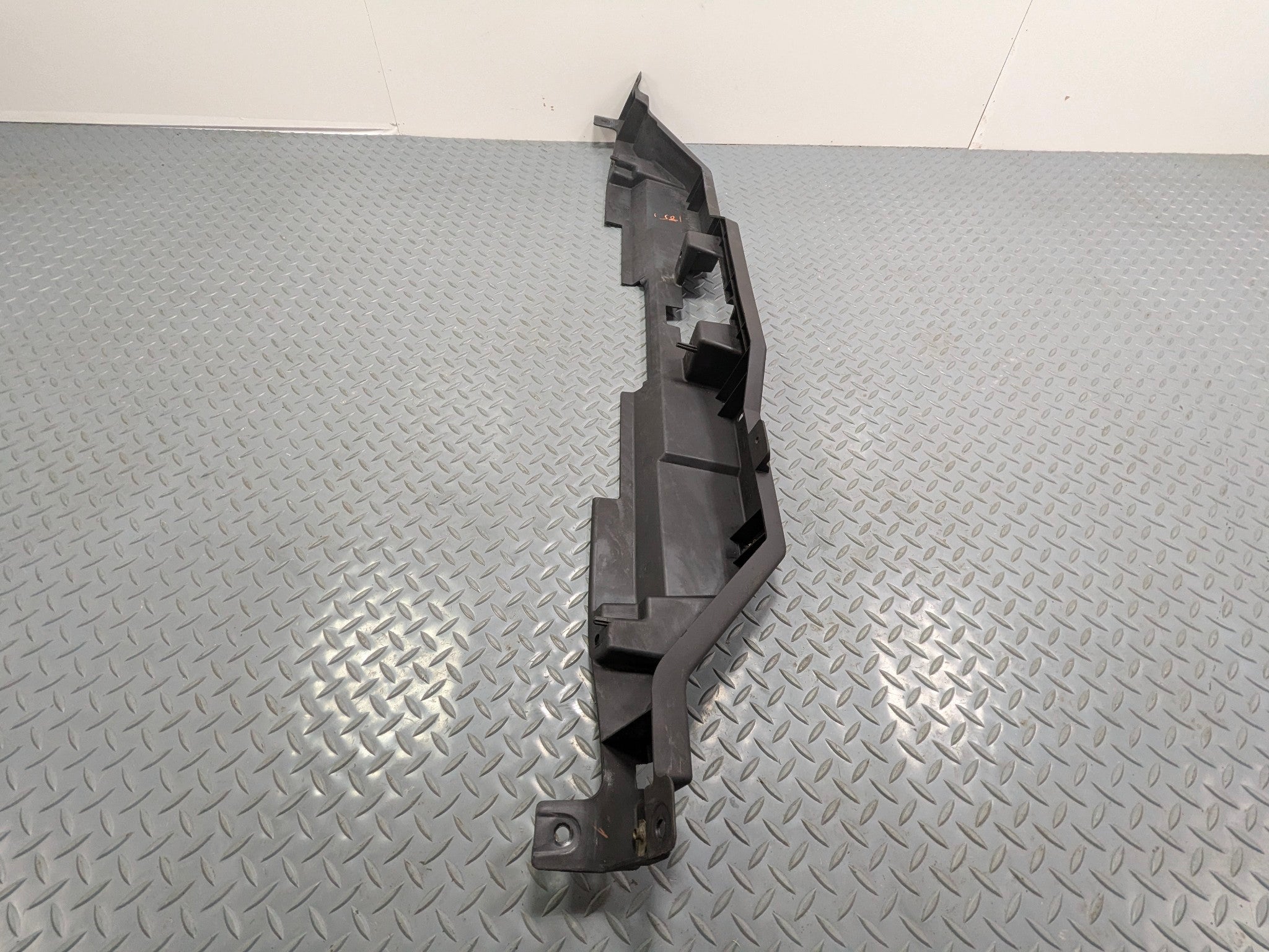 2010 - 2014 OEM CADILLAC ESCALADE ESV FRONT GRILLE UPPER BRACKET TRIM PANEL