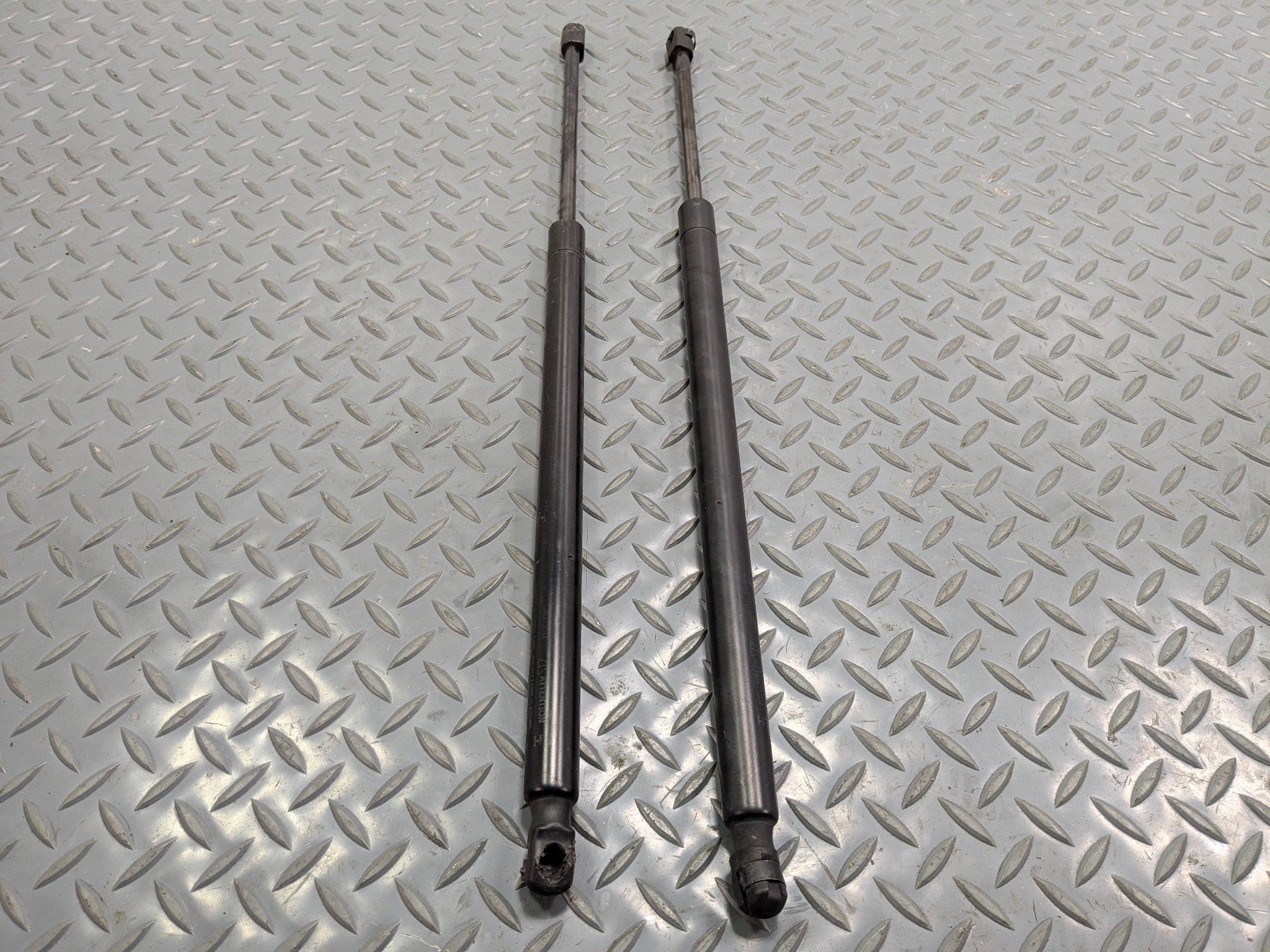 2010 - 2014 OEM CADILLAC ESCALADE ESV REAR LEFT AND RIGHT HATCH SUPPORT STRUTS