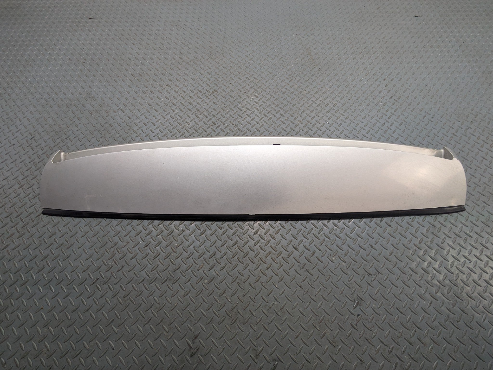 2010 - 2014 OEM CADILLAC ESCALADE ESV REAR LIFTGATE SPOILER PEARL WHITE