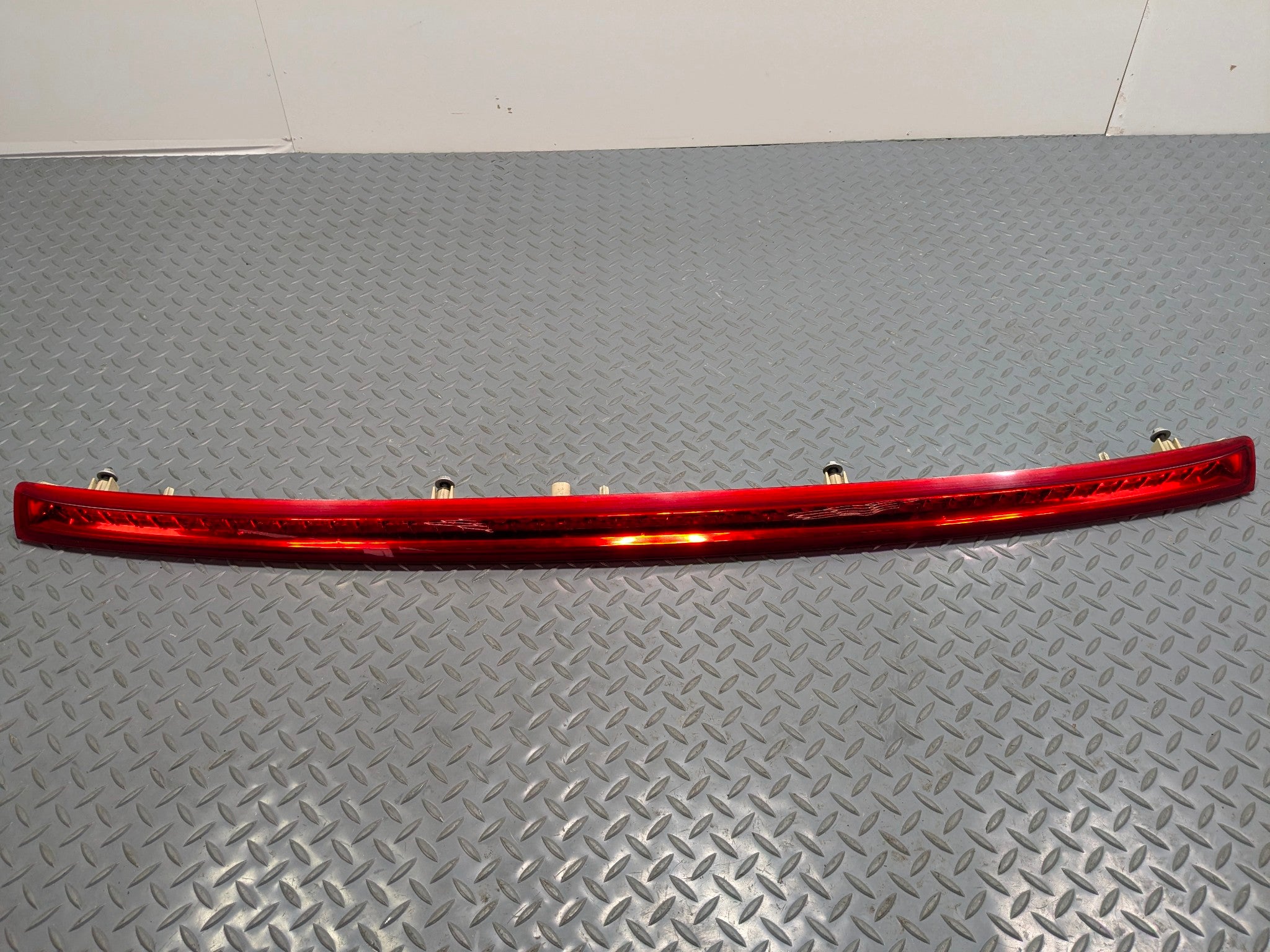 2010 - 2014 OEM CADILLAC ESCALADE ESV THIRD BRAKE LIGHT HIGH MOUNT STOP LIGHT