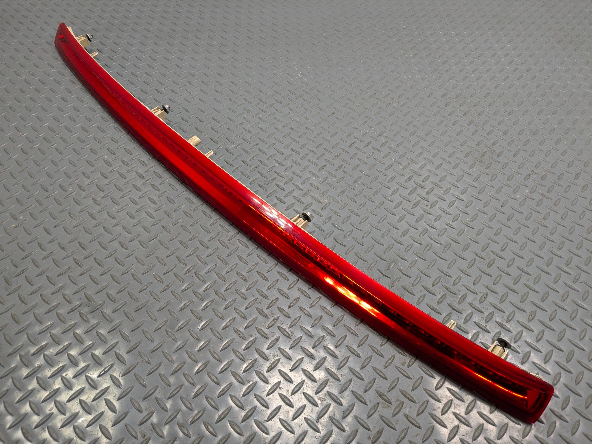 2010 - 2014 OEM CADILLAC ESCALADE ESV THIRD BRAKE LIGHT HIGH MOUNT STOP LIGHT