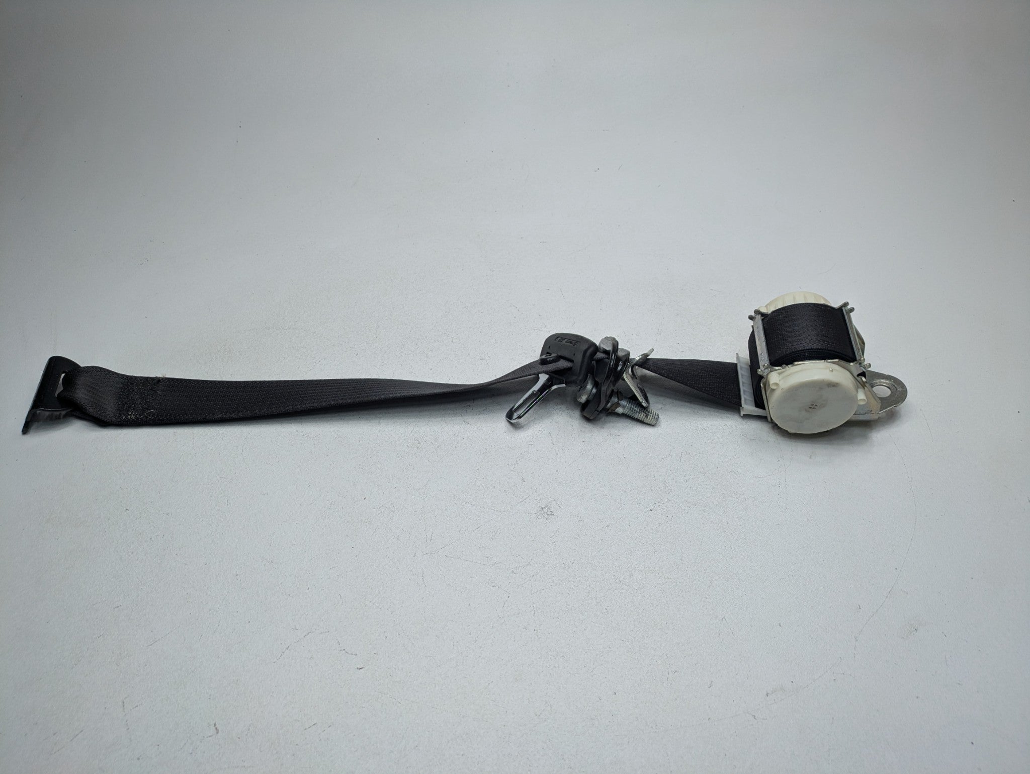 2010 - 2014 OEM CADILLAC ESCALADE ESV REAR LEFT DRIVER SIDE SEAT BELT ASSEMBLY