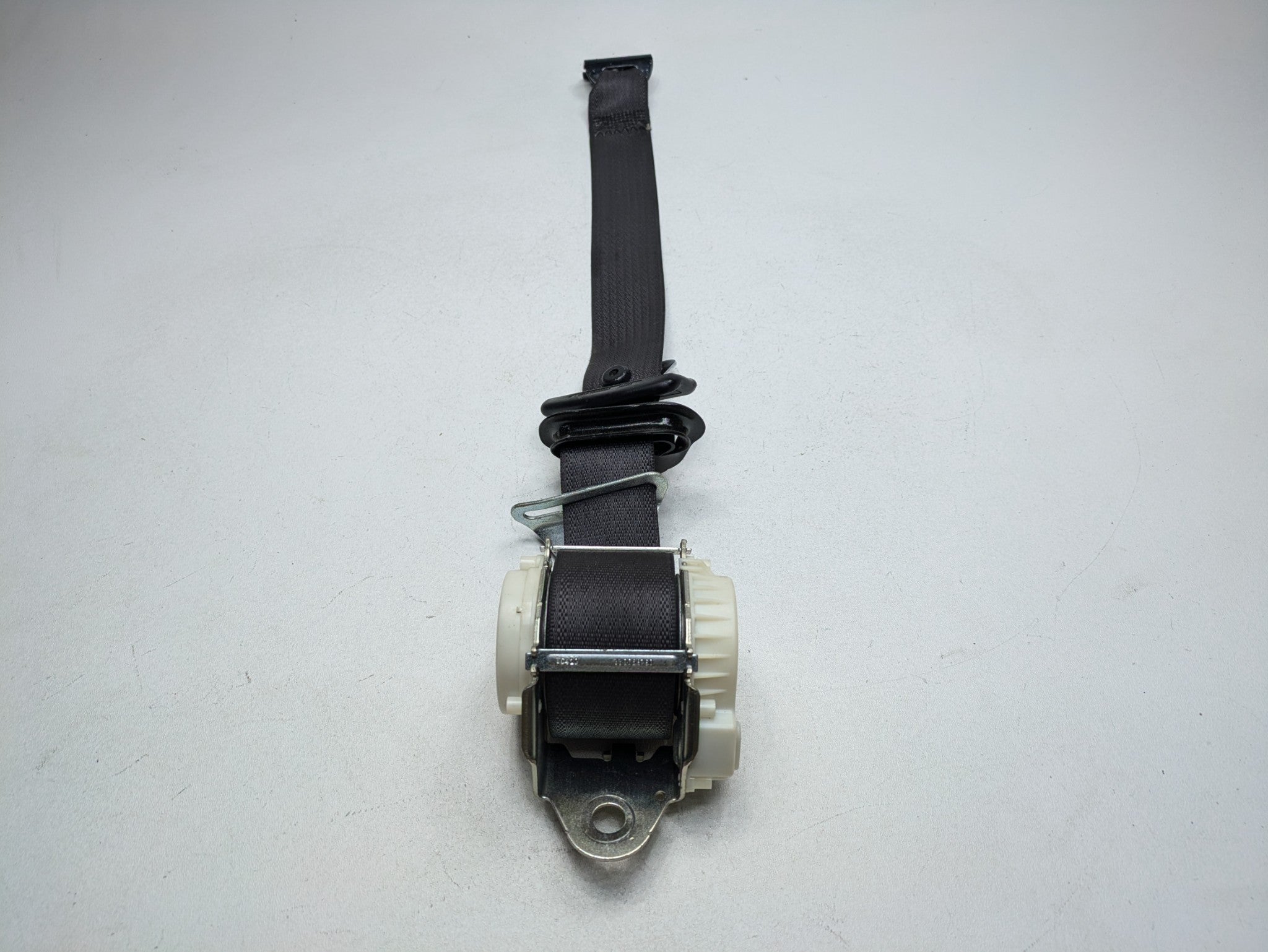 2010 - 2014 OEM CADILLAC ESCALADE ESV REAR LEFT DRIVER SIDE SEAT BELT ASSEMBLY