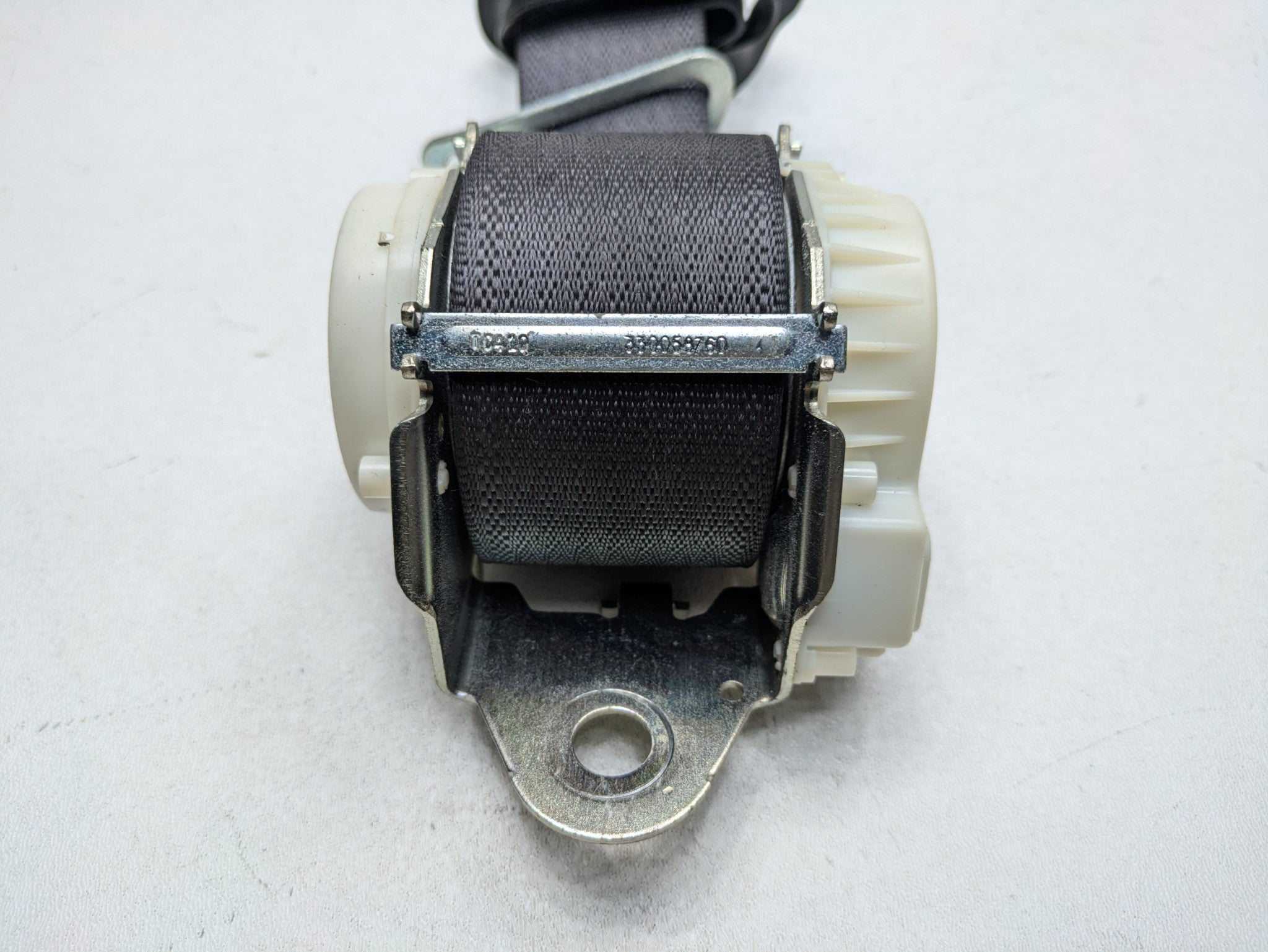 2010 - 2014 OEM CADILLAC ESCALADE ESV REAR LEFT DRIVER SIDE SEAT BELT ASSEMBLY