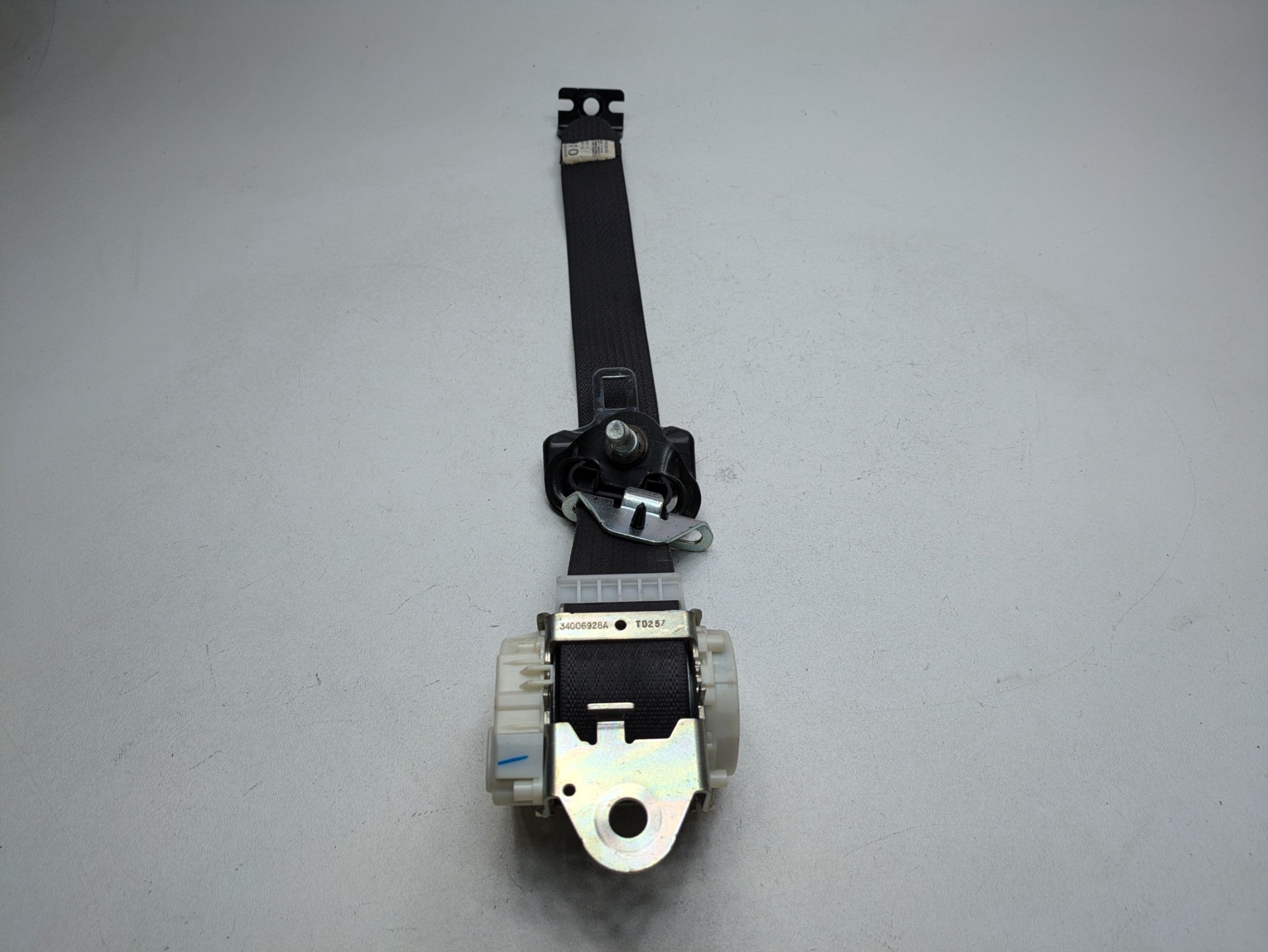 2010 - 2014 OEM CADILLAC ESCALADE ESV REAR LEFT DRIVER SIDE SEAT BELT ASSEMBLY
