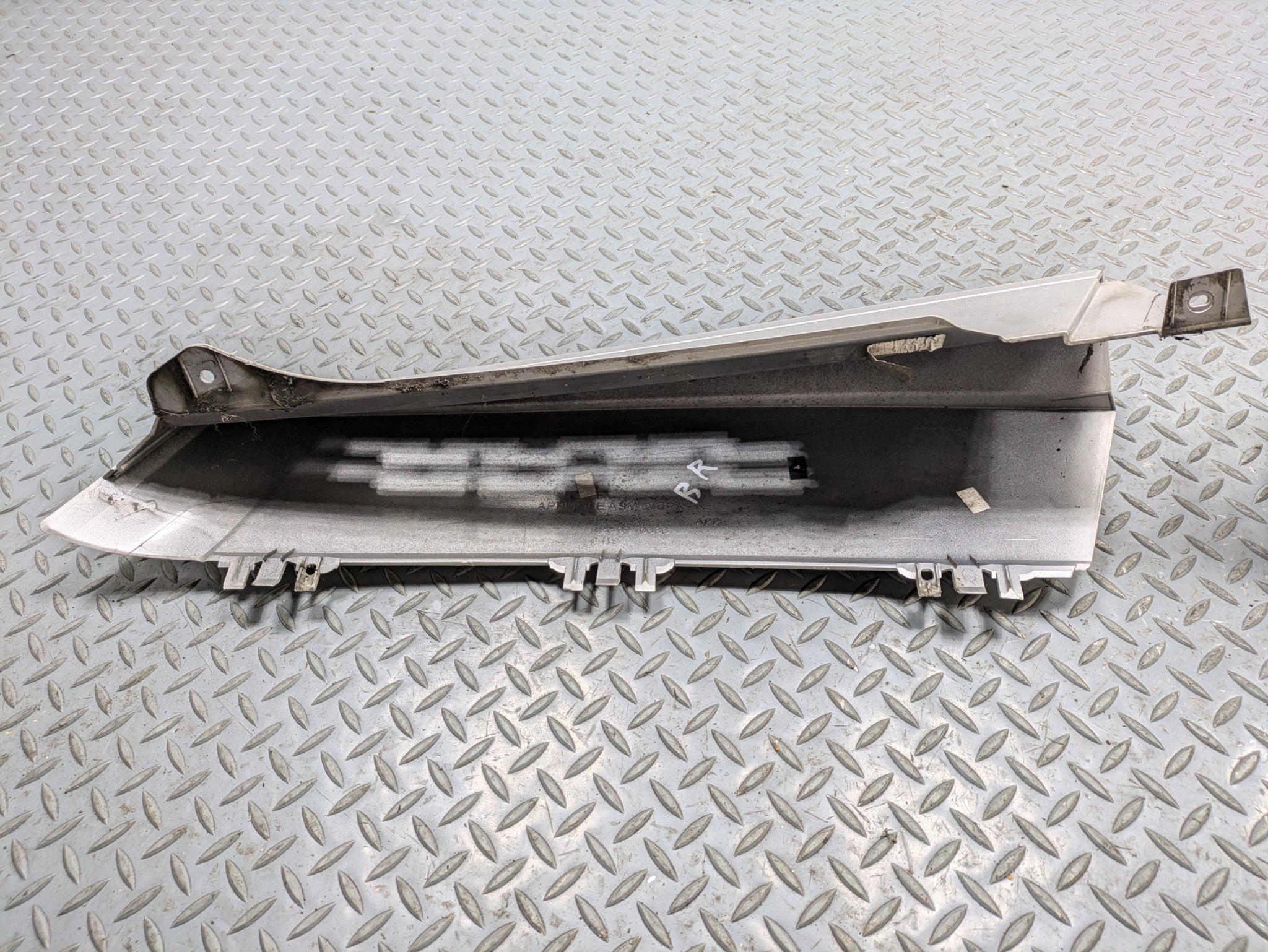 2010 - 2014 OEM CADILLAC ESCALADE ESV REAR QUARTER PANEL UPPER D PILLAR TRIM SET
