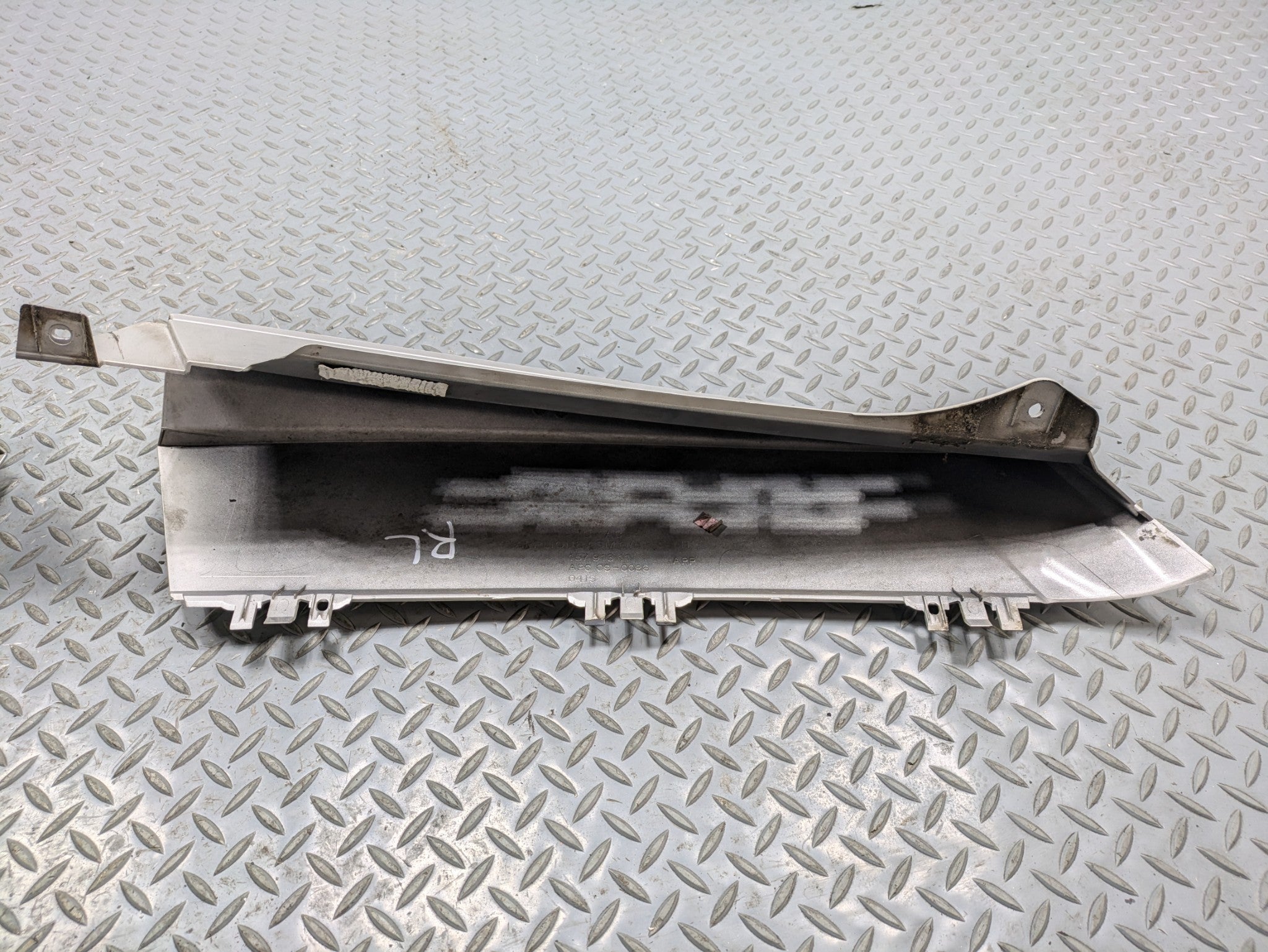 2010 - 2014 OEM CADILLAC ESCALADE ESV REAR QUARTER PANEL UPPER D PILLAR TRIM SET