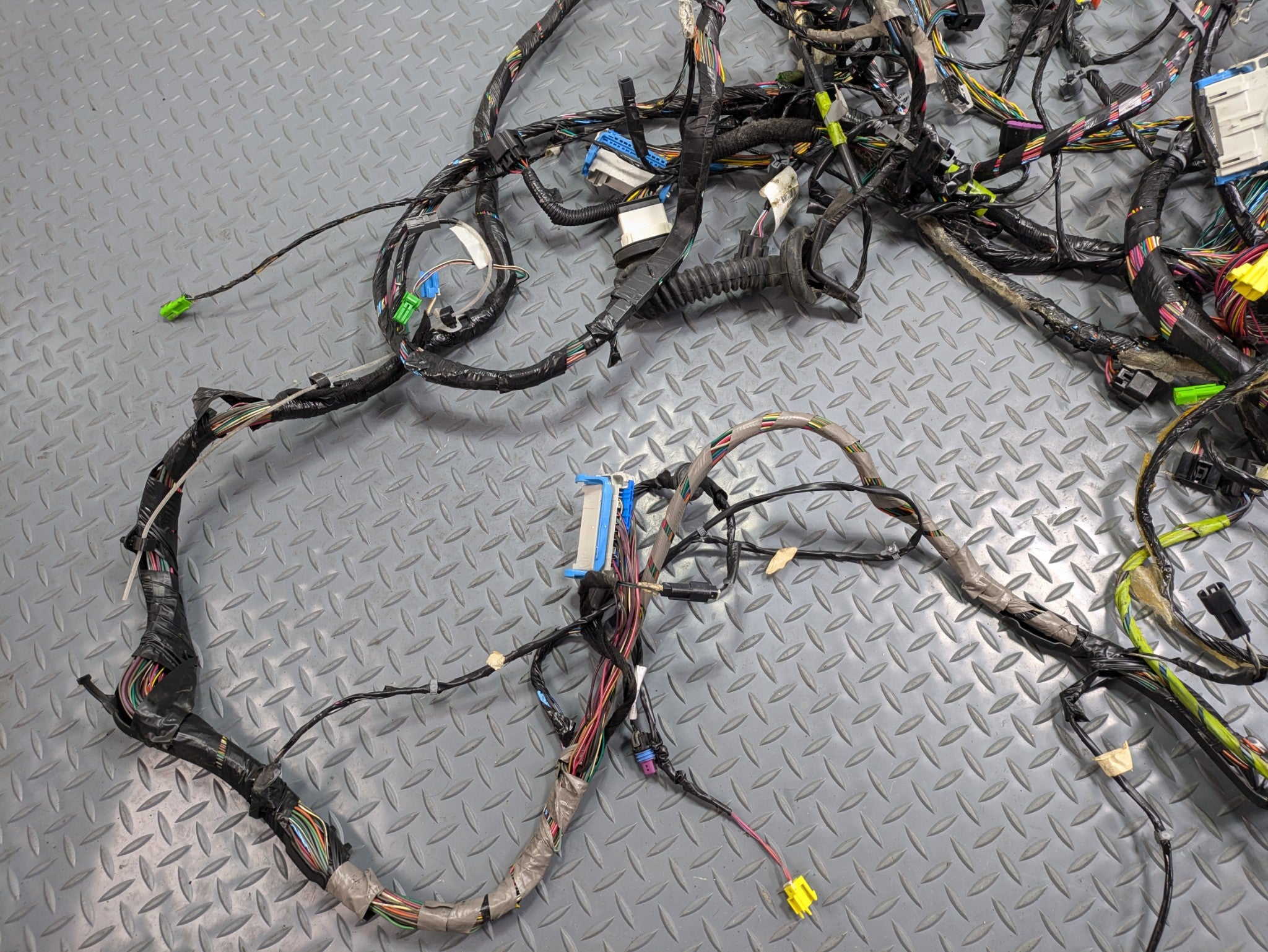 10 - 14 OEM CADILLAC ESCALADE ESV INTERIOR BODY WIRE HARNESS CABLE AND CONNECTOR