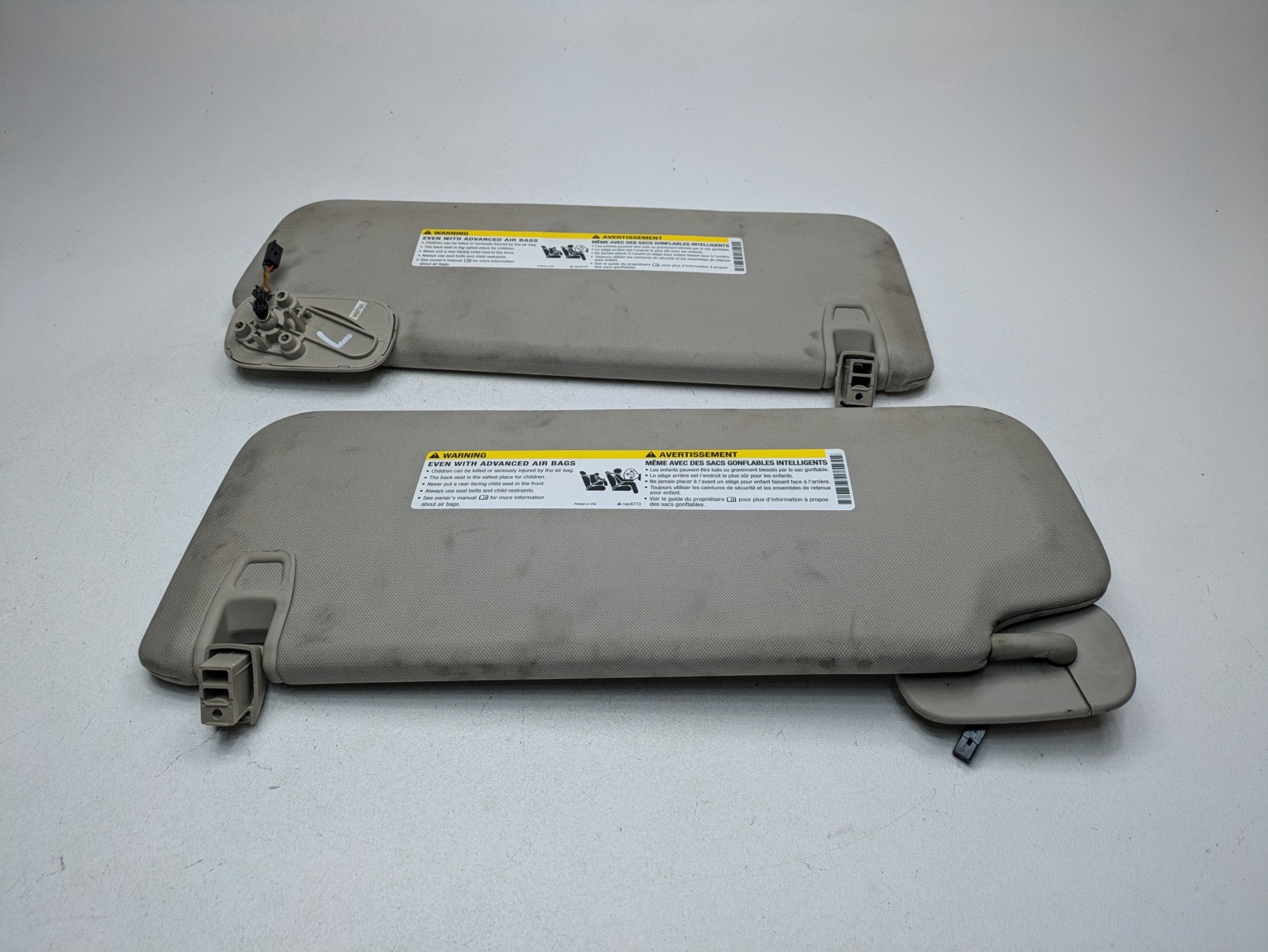 2010 - 2014 OEM CADILLAC ESCALADE ESV FRONT SUN VISOR WITH MIRROR LIGHT SET