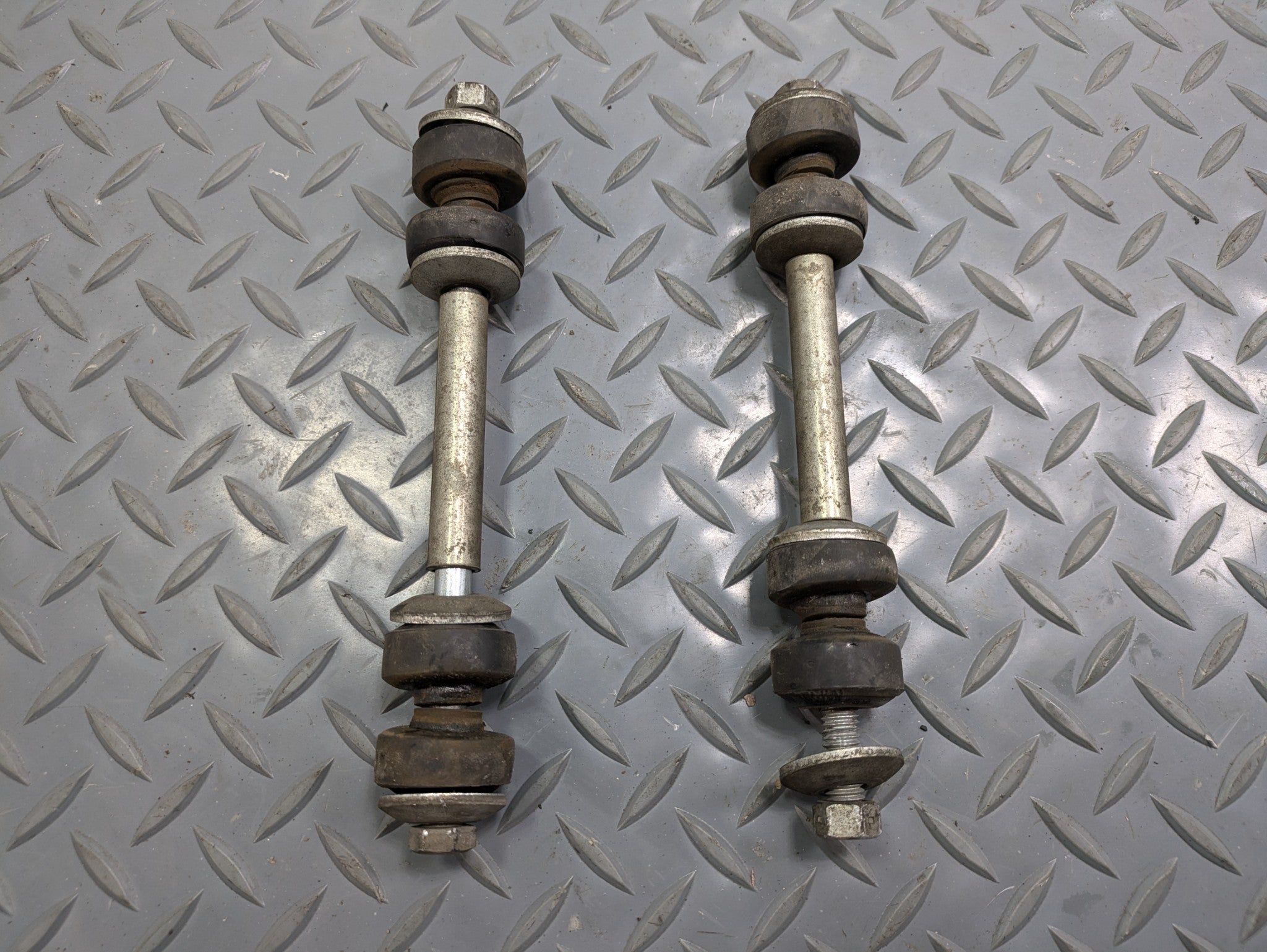 2010 - 2014 OEM CADILLAC ESCALADE ESV REAR STABILIZER SWAY BAR LINK KIT SET