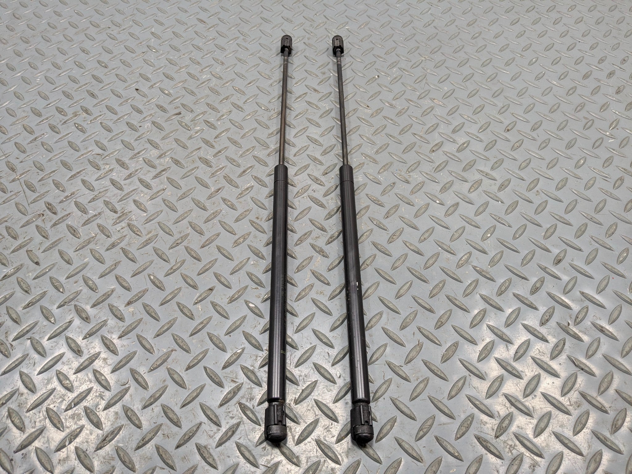 2010 - 2014 OEM CADILLAC ESCALADE ESV REAR LEFT AND RIGHT HATCH GLASS SUPPORT