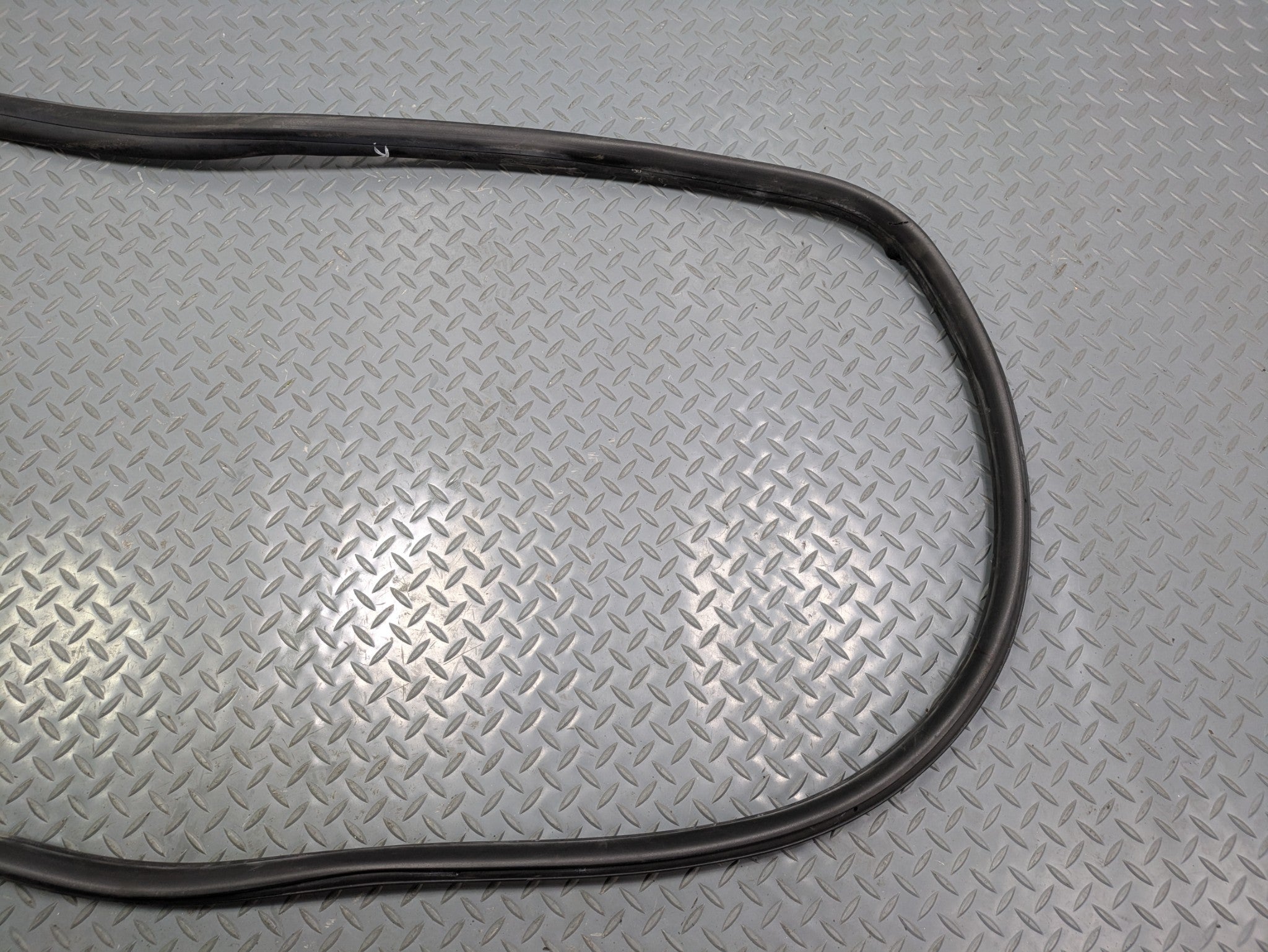 2010 - 2014 OEM CADILLAC ESCALADE ESV REAR TRUNK TAILGATE SEAL WEATHER STRIPPING