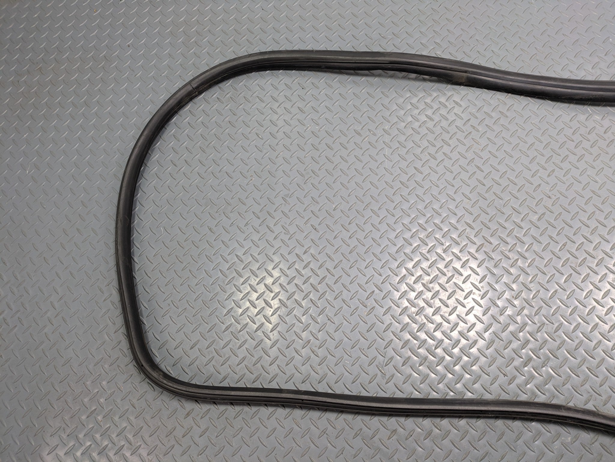 2010 - 2014 OEM CADILLAC ESCALADE ESV REAR TRUNK TAILGATE SEAL WEATHER STRIPPING