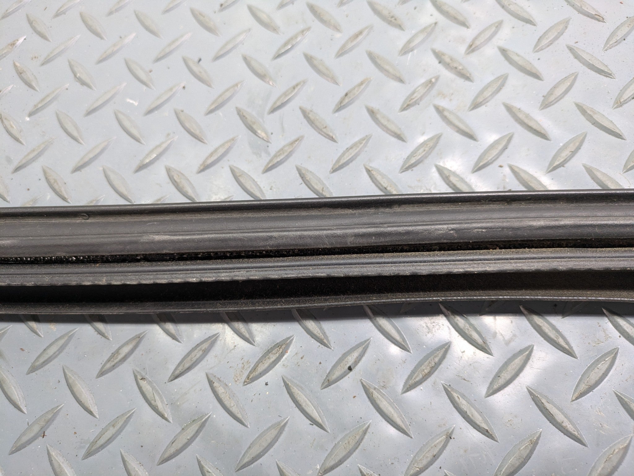 2010 - 2014 OEM CADILLAC ESCALADE ESV REAR TRUNK TAILGATE SEAL WEATHER STRIPPING