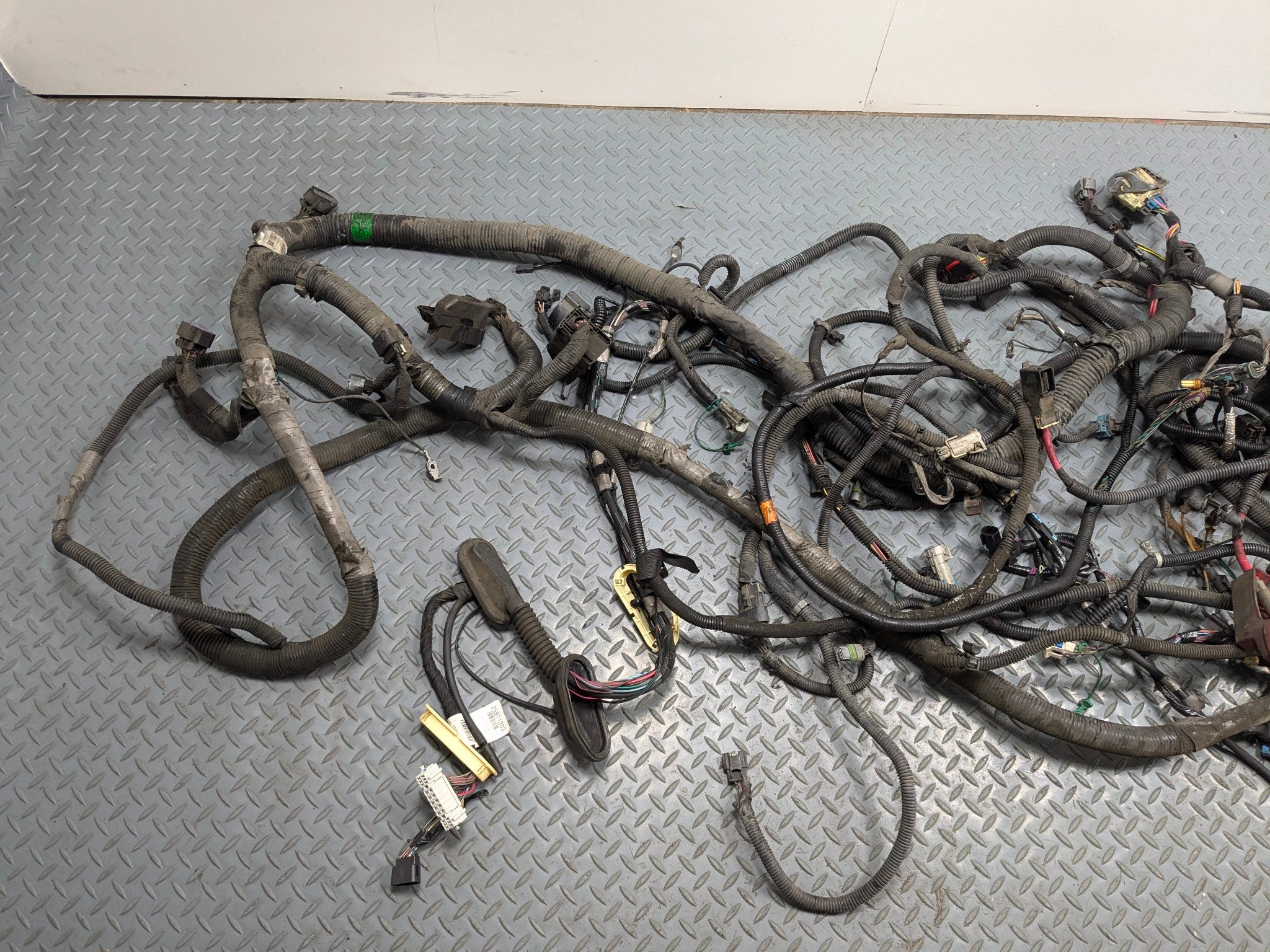 10 - 14 OEM CADILLAC ESCALADE ESV INTERIOR HOOD WIRE HARNESS CABLE AND CONNECTOR