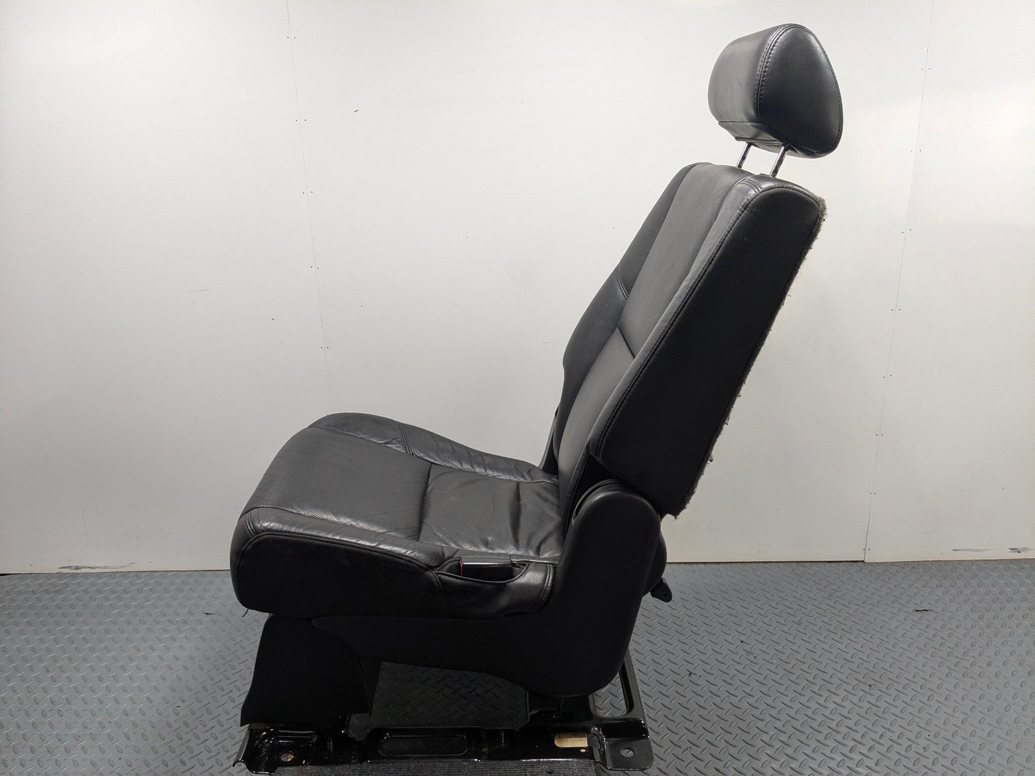 10 - 14 OEM CADILLAC ESCALADE ESV REAR RIGHT SIDE SEAT WITH HEADREST ASSEMBLY