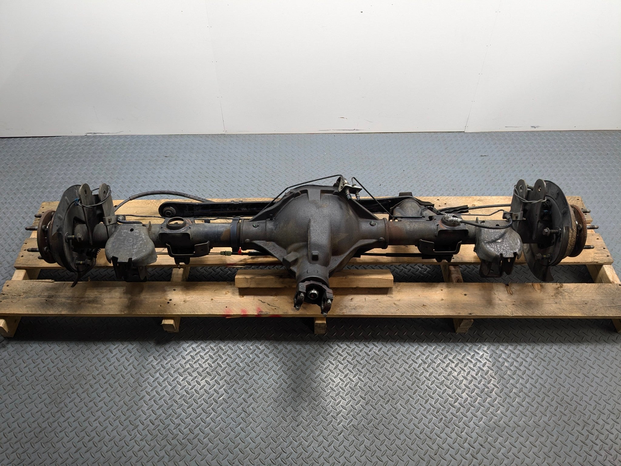 2010 - 2014 OEM CADILLAC ESCALADE ESV REAR AXLE HOUSING ASSEMBLY