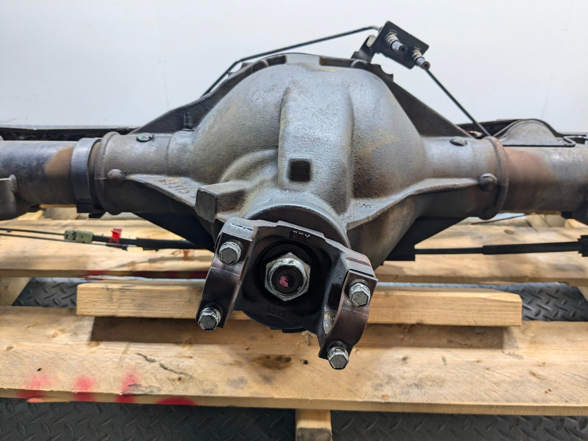 2010 - 2014 OEM CADILLAC ESCALADE ESV REAR AXLE HOUSING ASSEMBLY