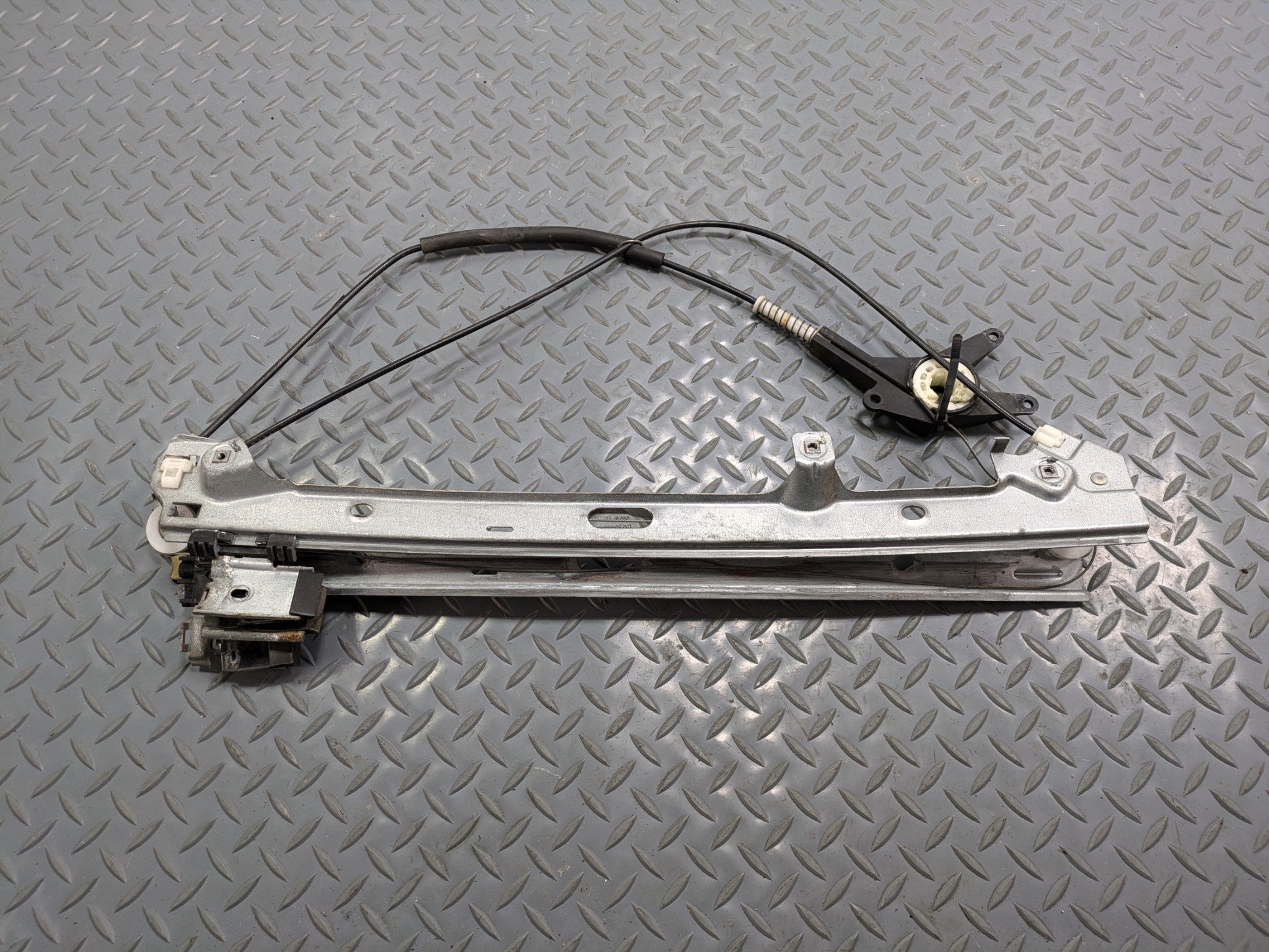 03 - 06 OEM CHEVROLET TAHOE FRONT RIGHT PASSENGER SIDE DOOR REGULATOR ASSEMBLY