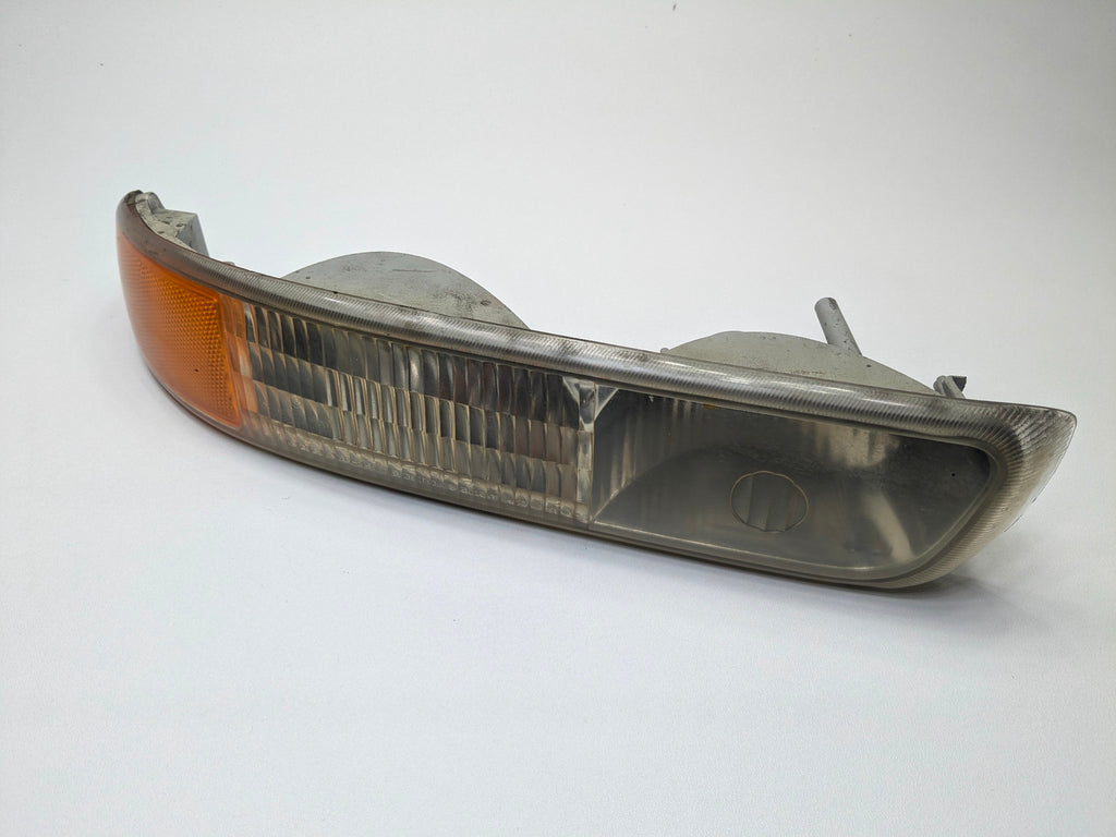 03 - 06 OEM CHEVROLET TAHOE FRONT LEFT TURN SIGNAL FOG LIGHT LAMP  ASSEMBLY